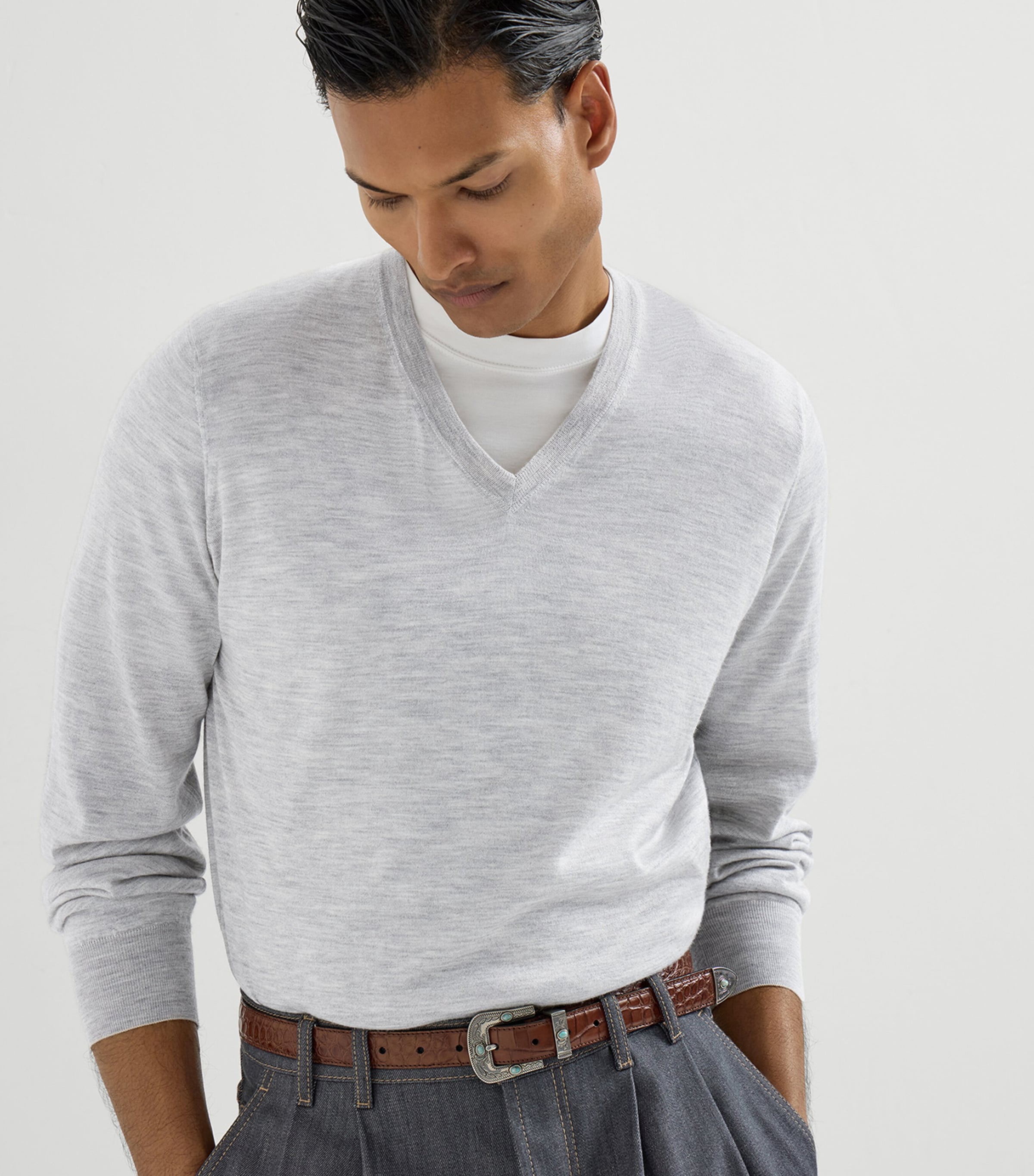 Brunello Cucinelli Mens Cashmere-Silk V-Neck Sweater Image 3