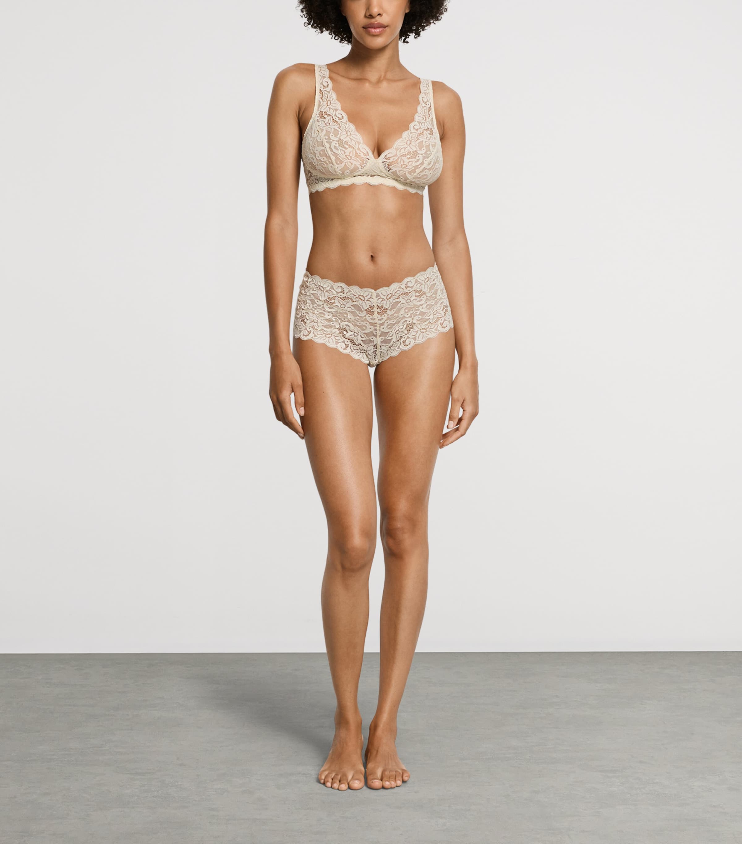 Hanro Womens Lace Moments Bra Summer Sand Image 4