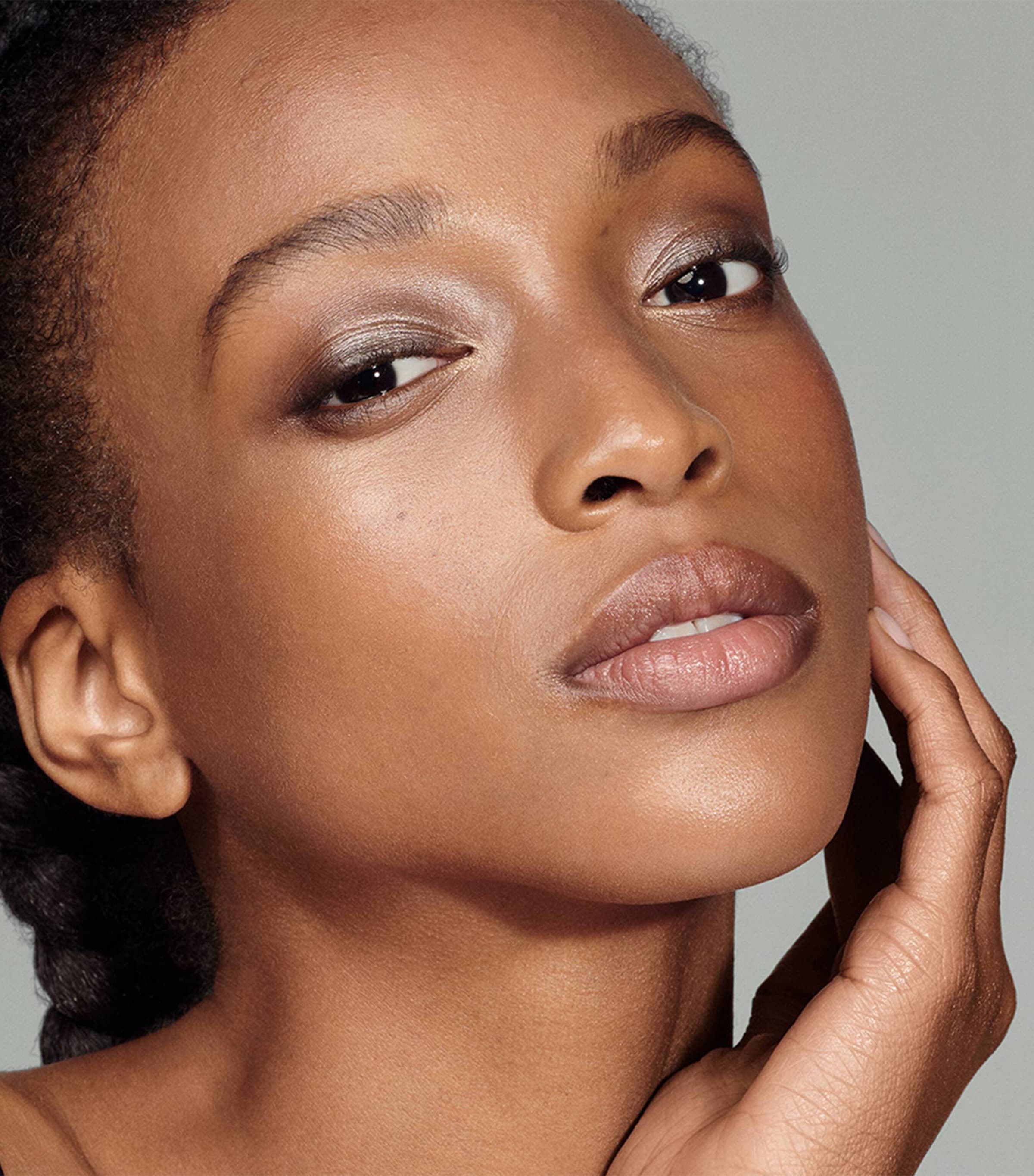 Futurist Hydra Rescue Moisturising Foundation SPF 45 5W1 BRONZE Image 3