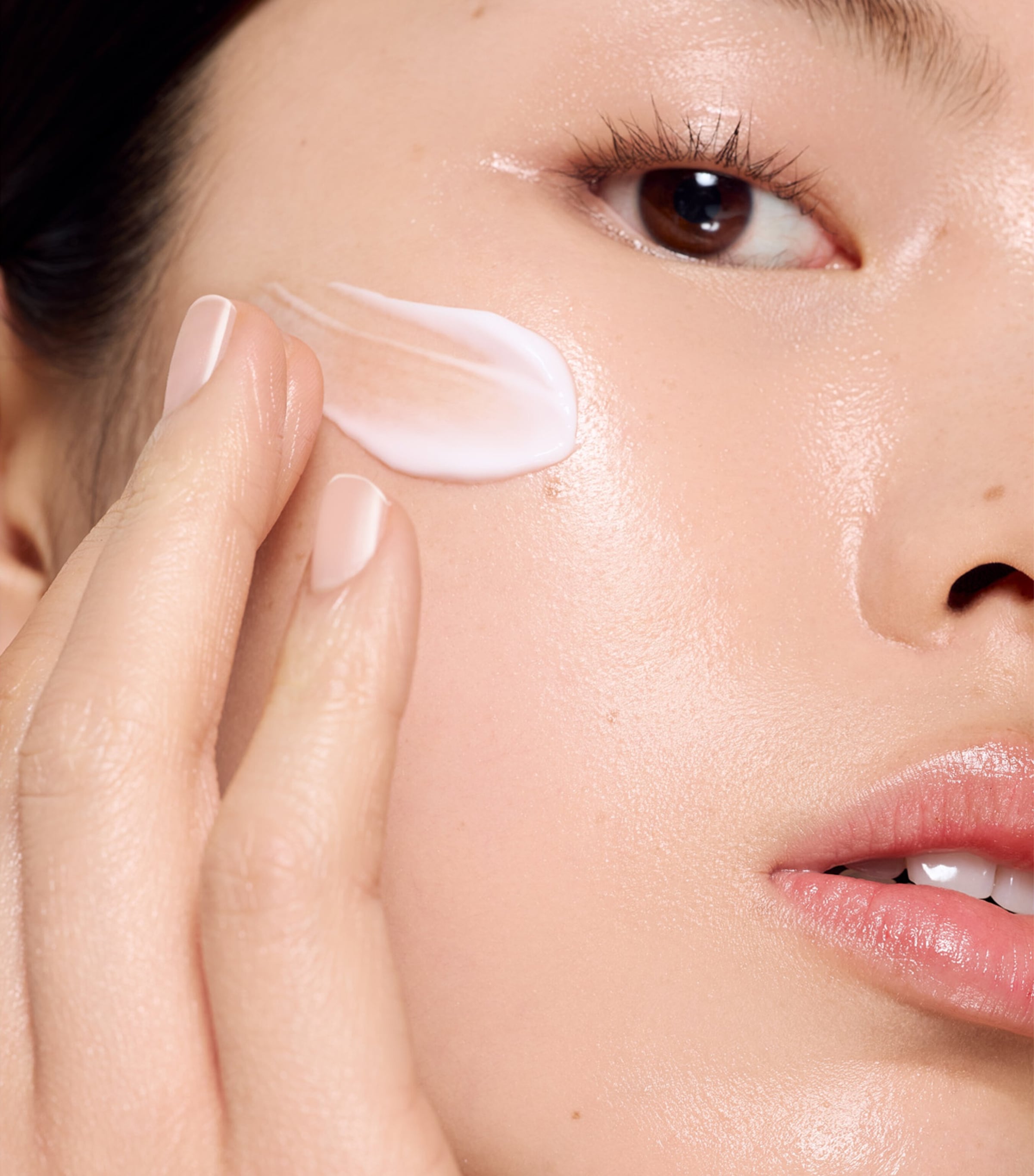 Divine Skin: Rose 001 The Hydrating Glow Cream (50ml) NO COLOUR Image 4