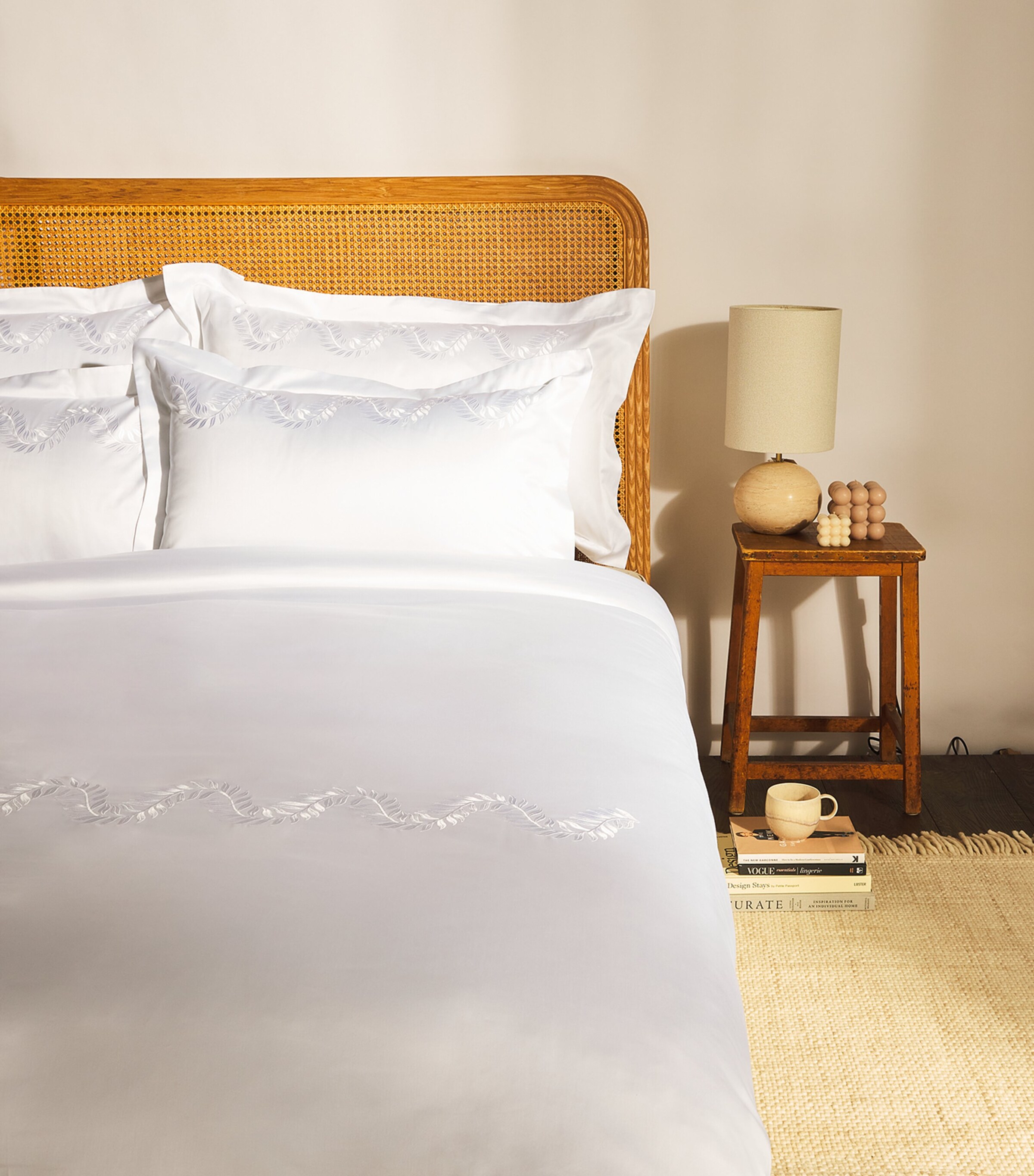 Peter Reed Cotton Embroidered Laurels King Fitted Sheet (150cm x 200cm) White Image 1