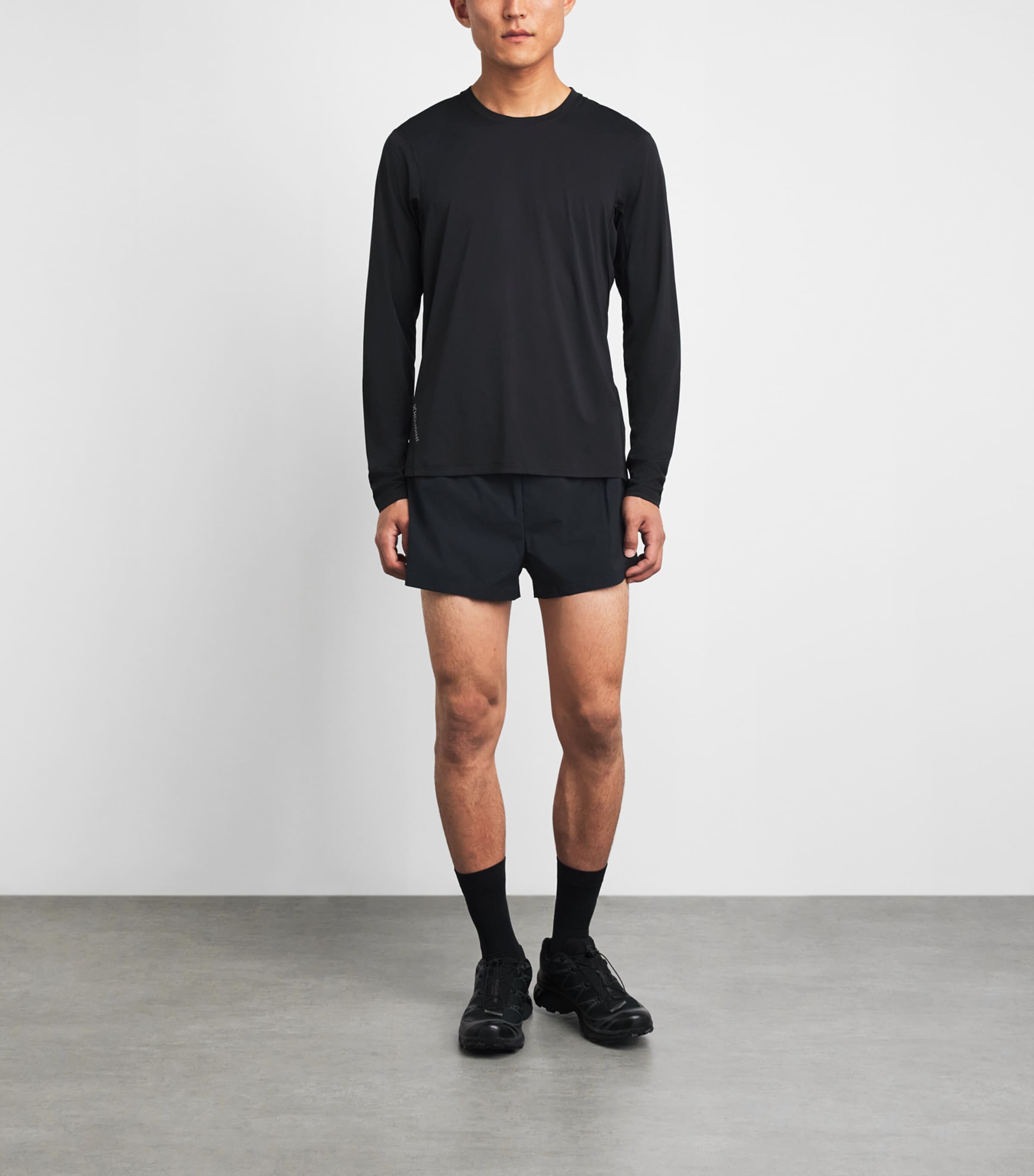 Houdini Mens Ripstop Pace Split Shorts True Black Image 2