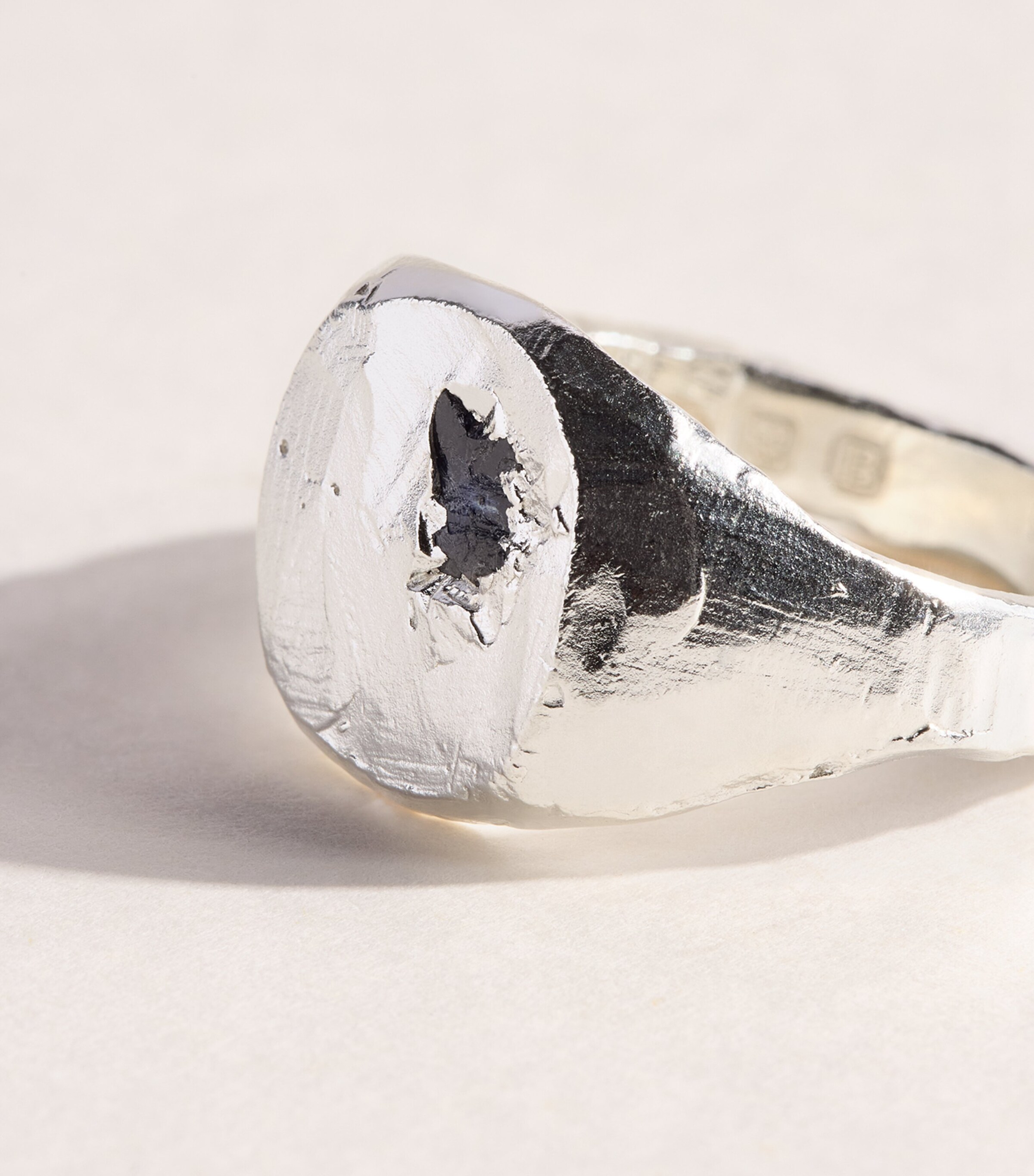 THE OUZE Sterling Silver and Sapphire Una Signet Ring Silver/blue Image 3