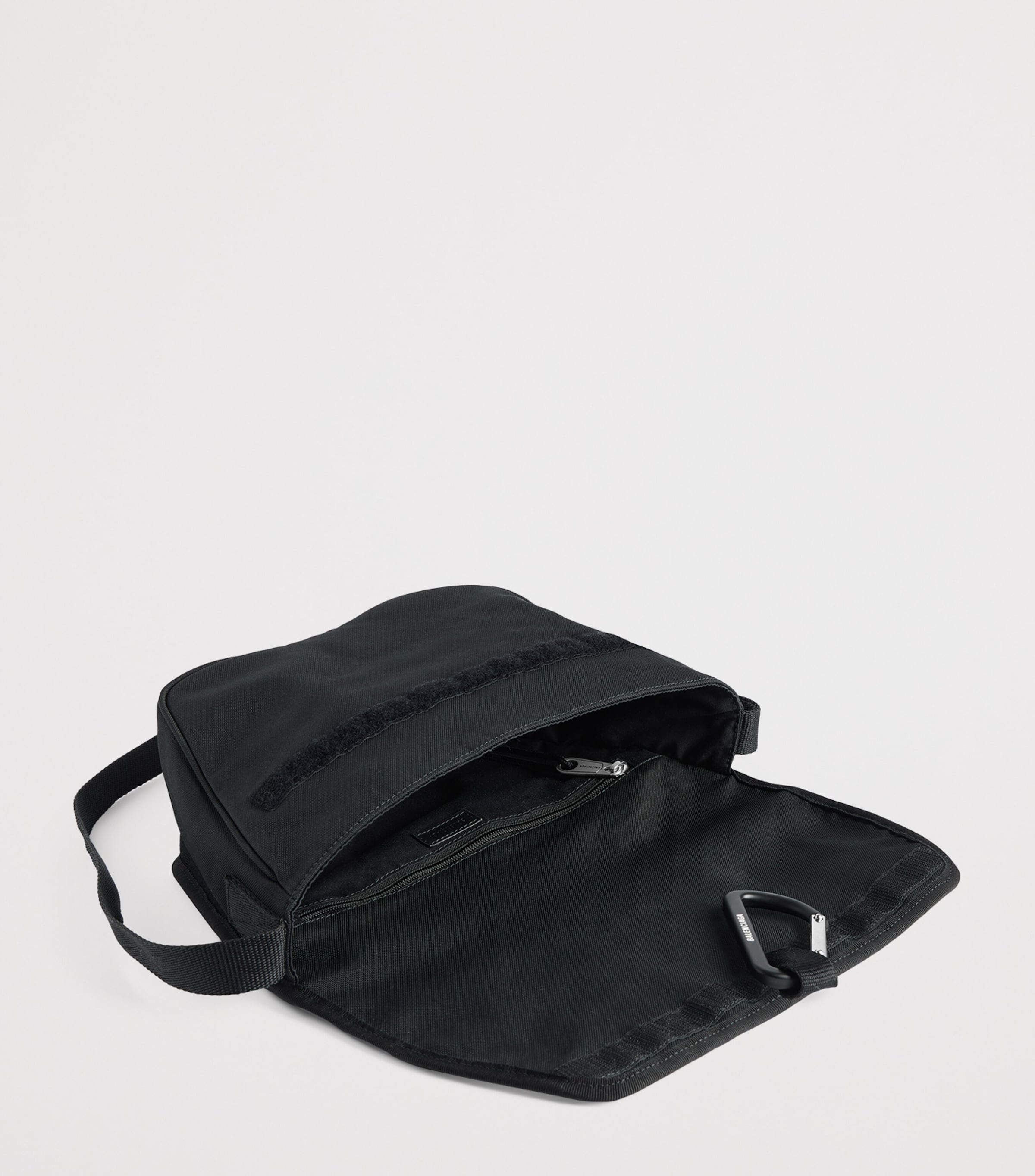 BALENCIAGA エクスプローラー　バッグ Balenciaga Explorer leather pouch with strap Balenciaga
