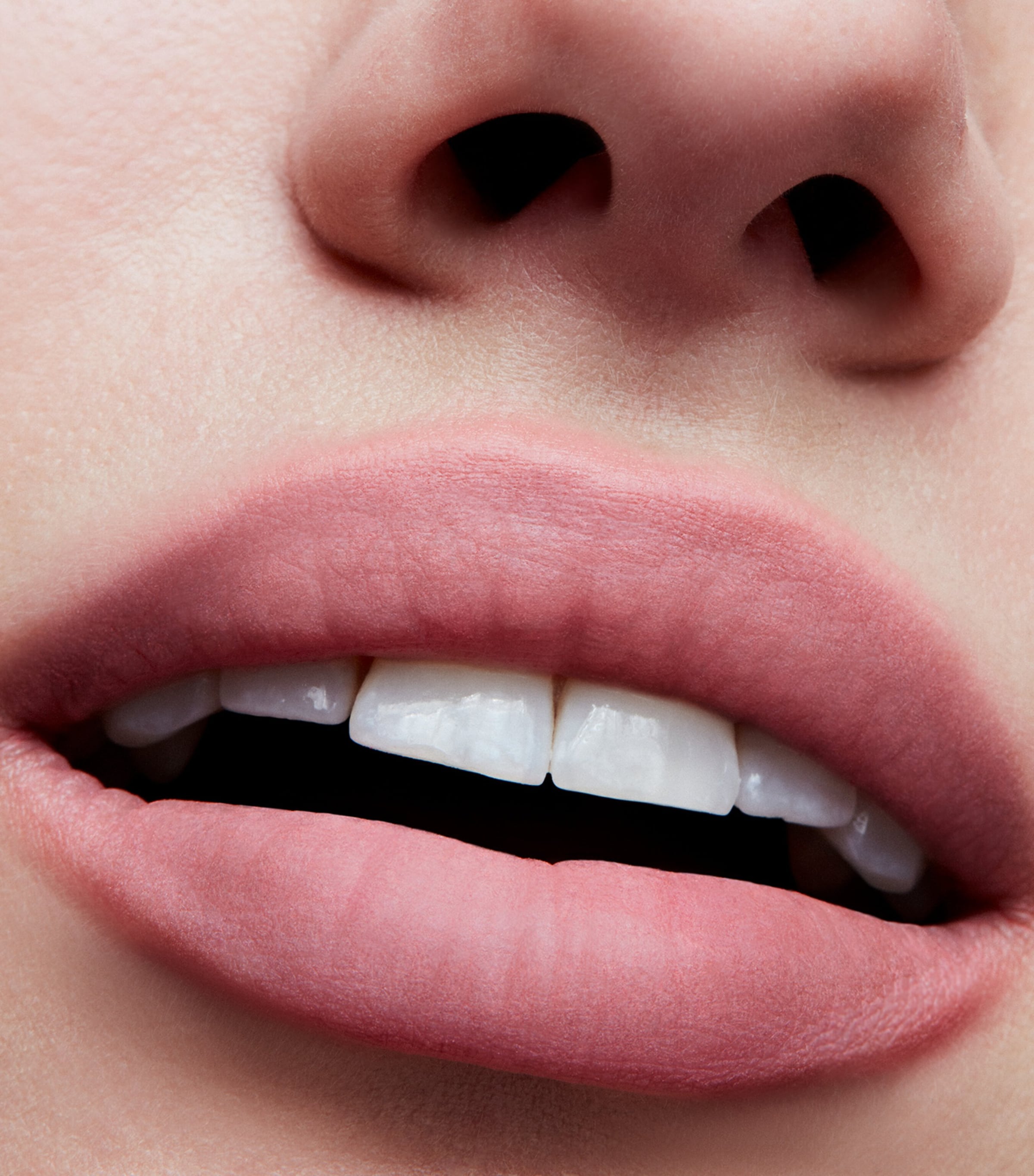 Powder Kiss Lipstick REVERENCE Image 3