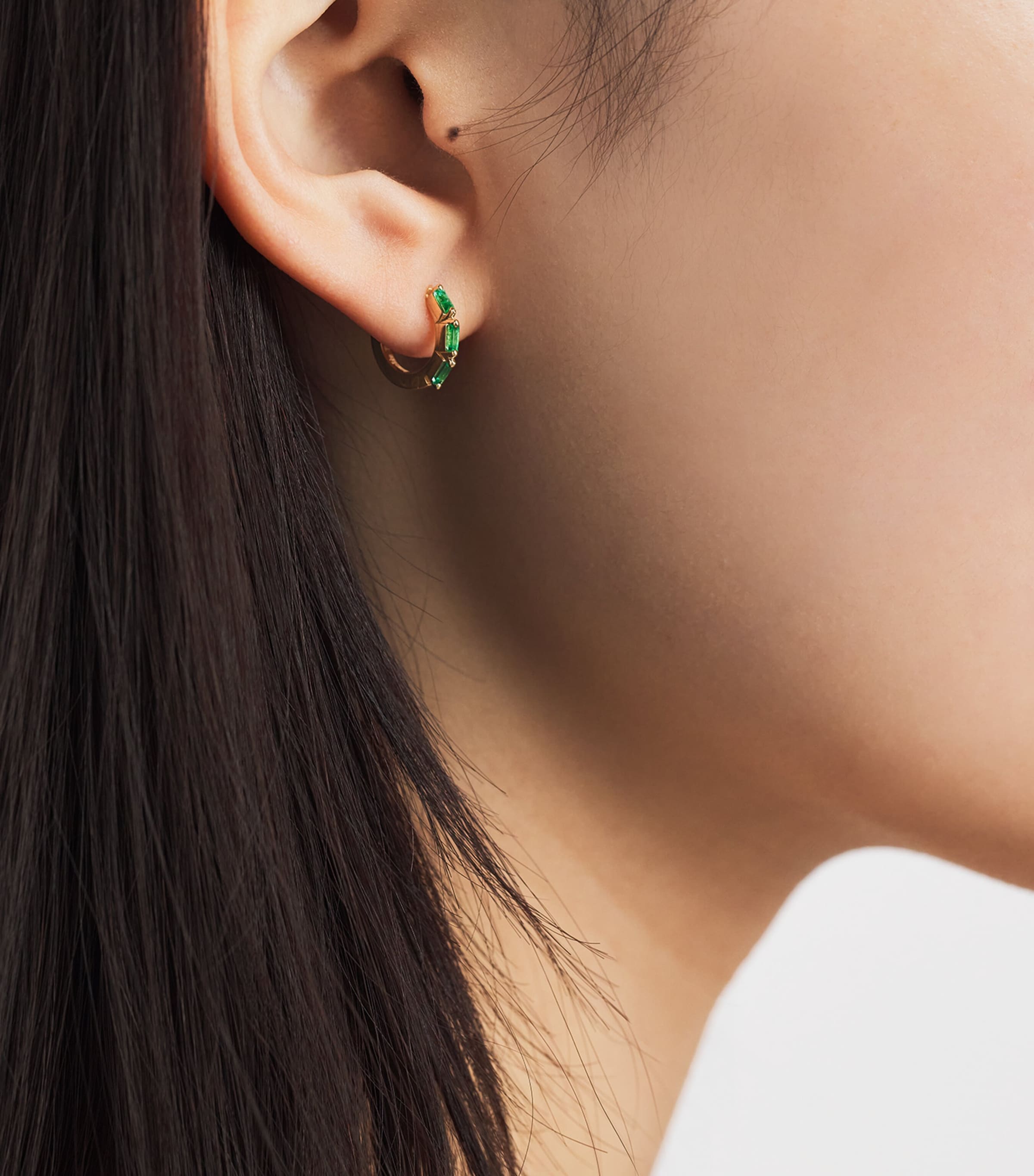 Suzanne Kalan Yellow Gold and Emerald Bold Triple Huggie Earrings Yg/emer Image 2