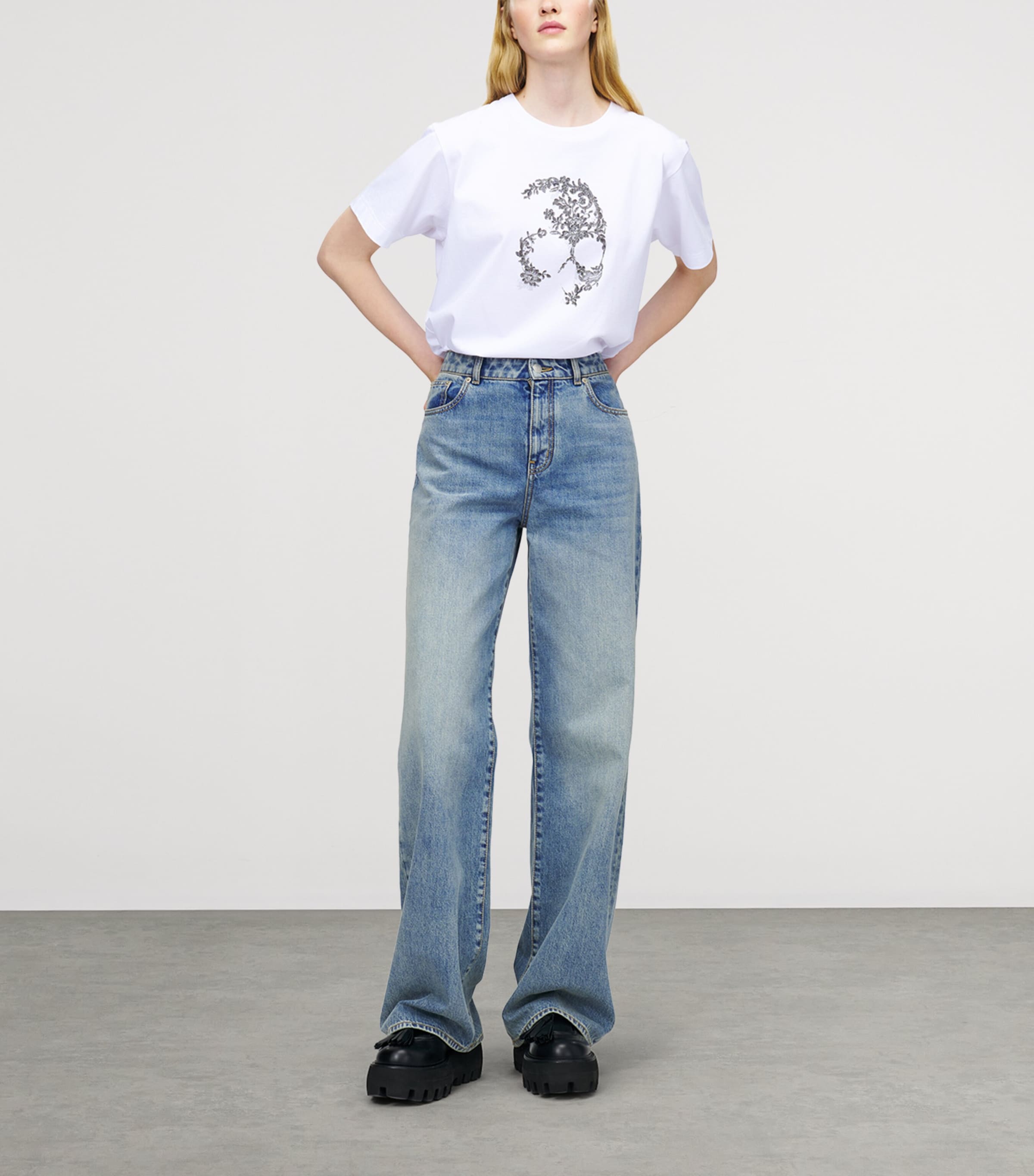 Mid-Rise Wide-Leg Jeans 4383 Image 2