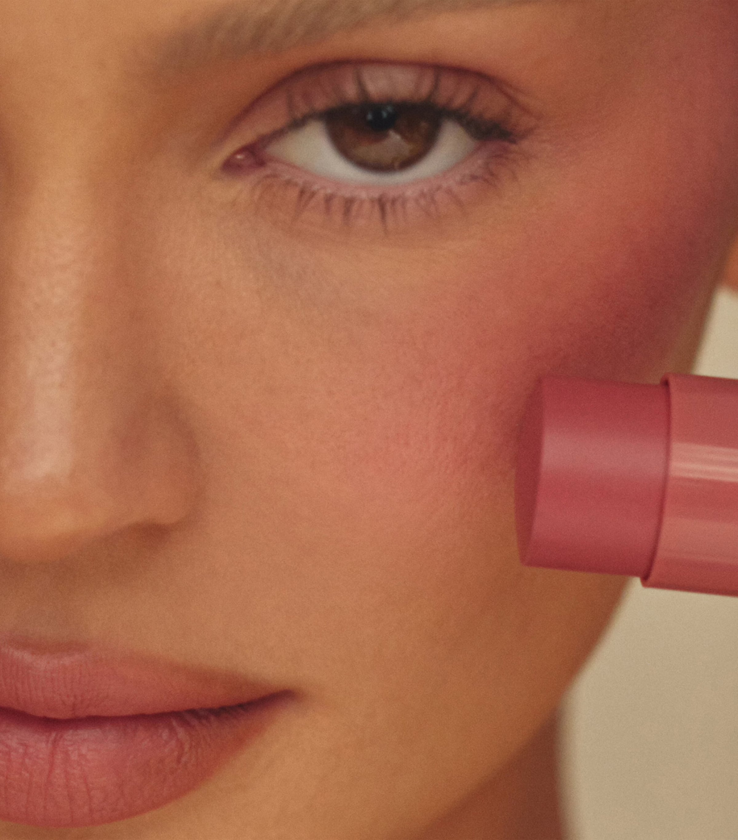 Powder Blush Stick 351 MAKE HIM BLUSH Image 4