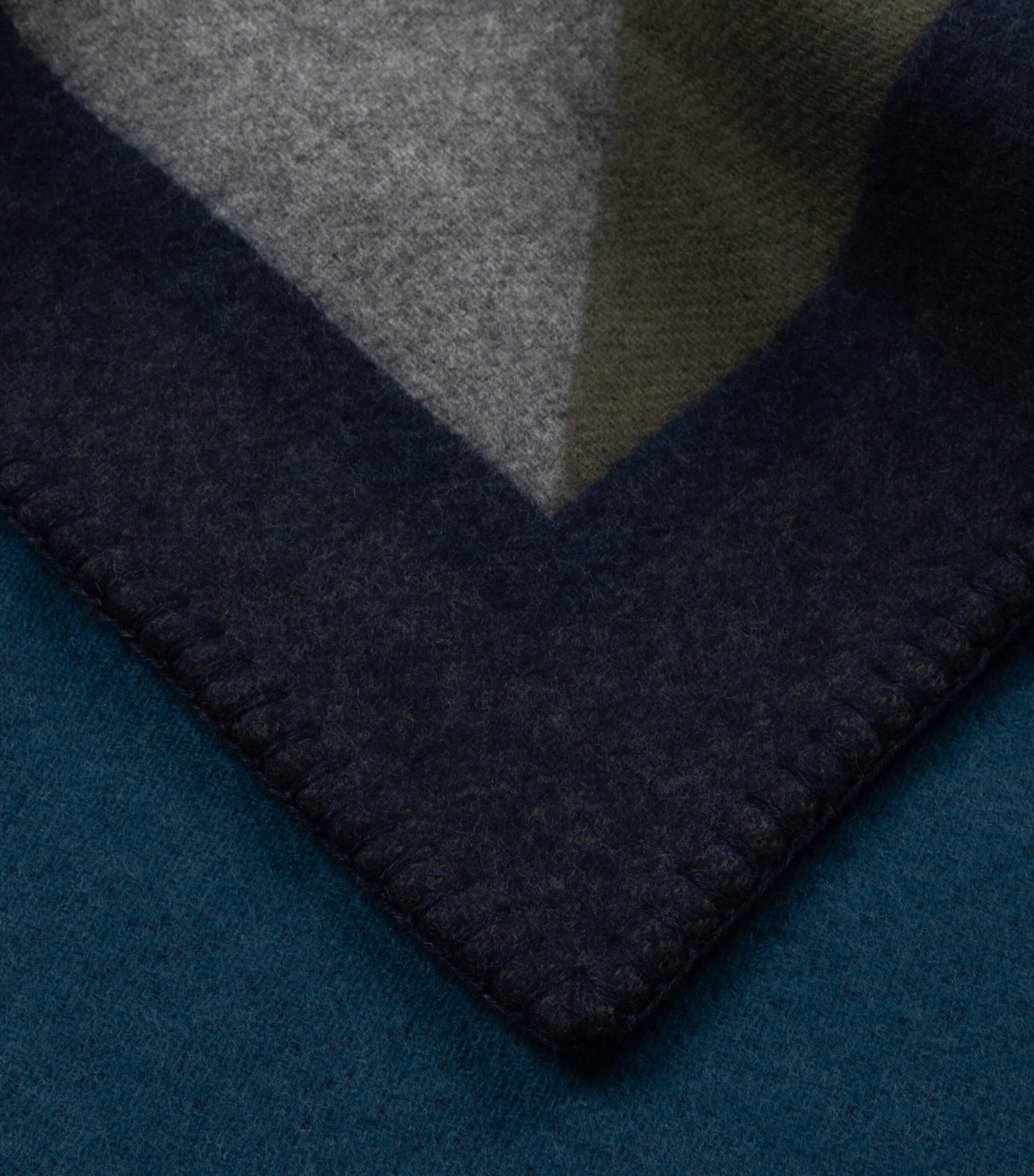 Begg x Co Lambswool-Cashmere Vivian Envelope Blanket (140cm x 180cm) Denim Green Image 2