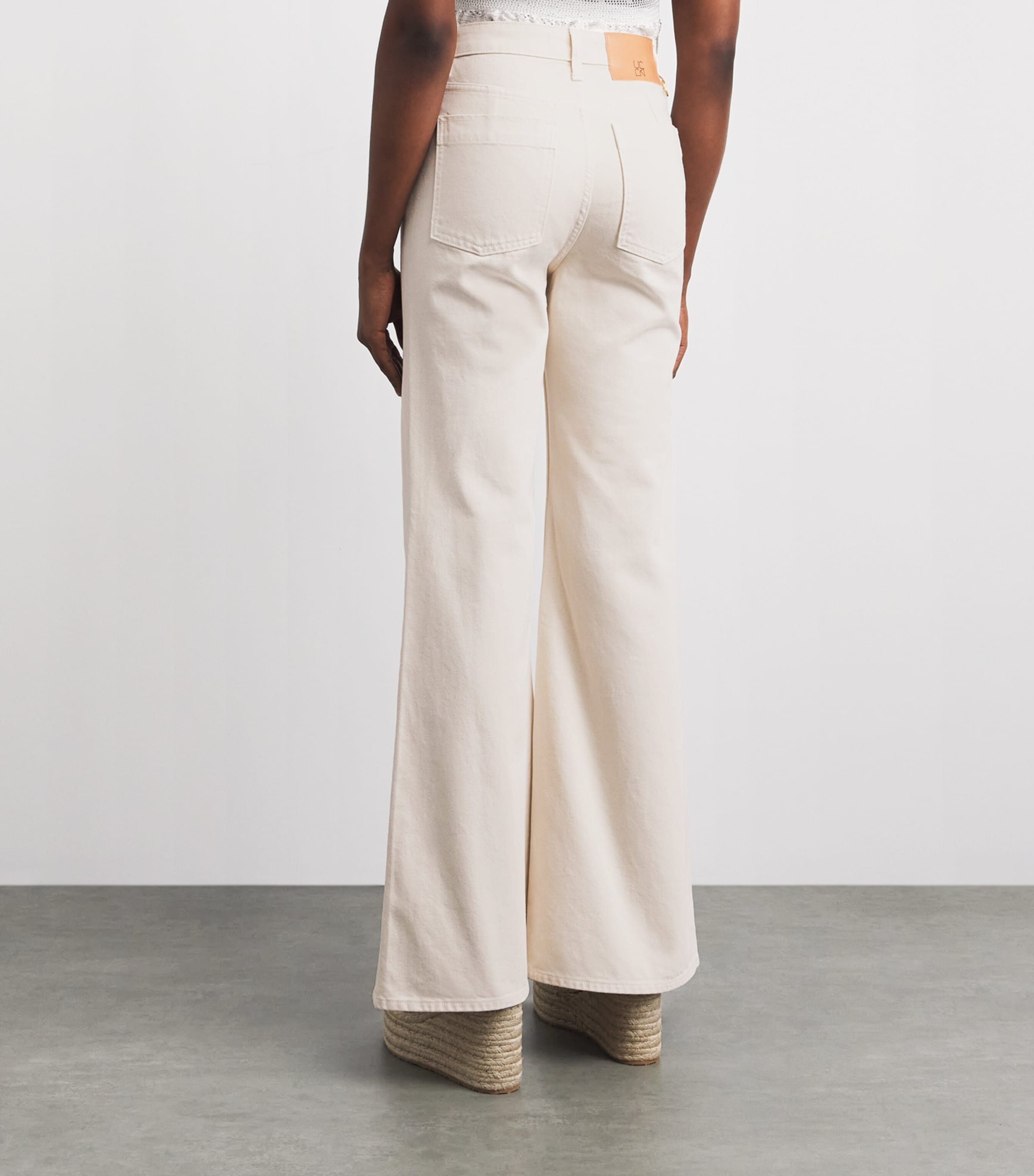 Ulla Johnson Womens Odelia Flared Jeans Cowrie Image 5