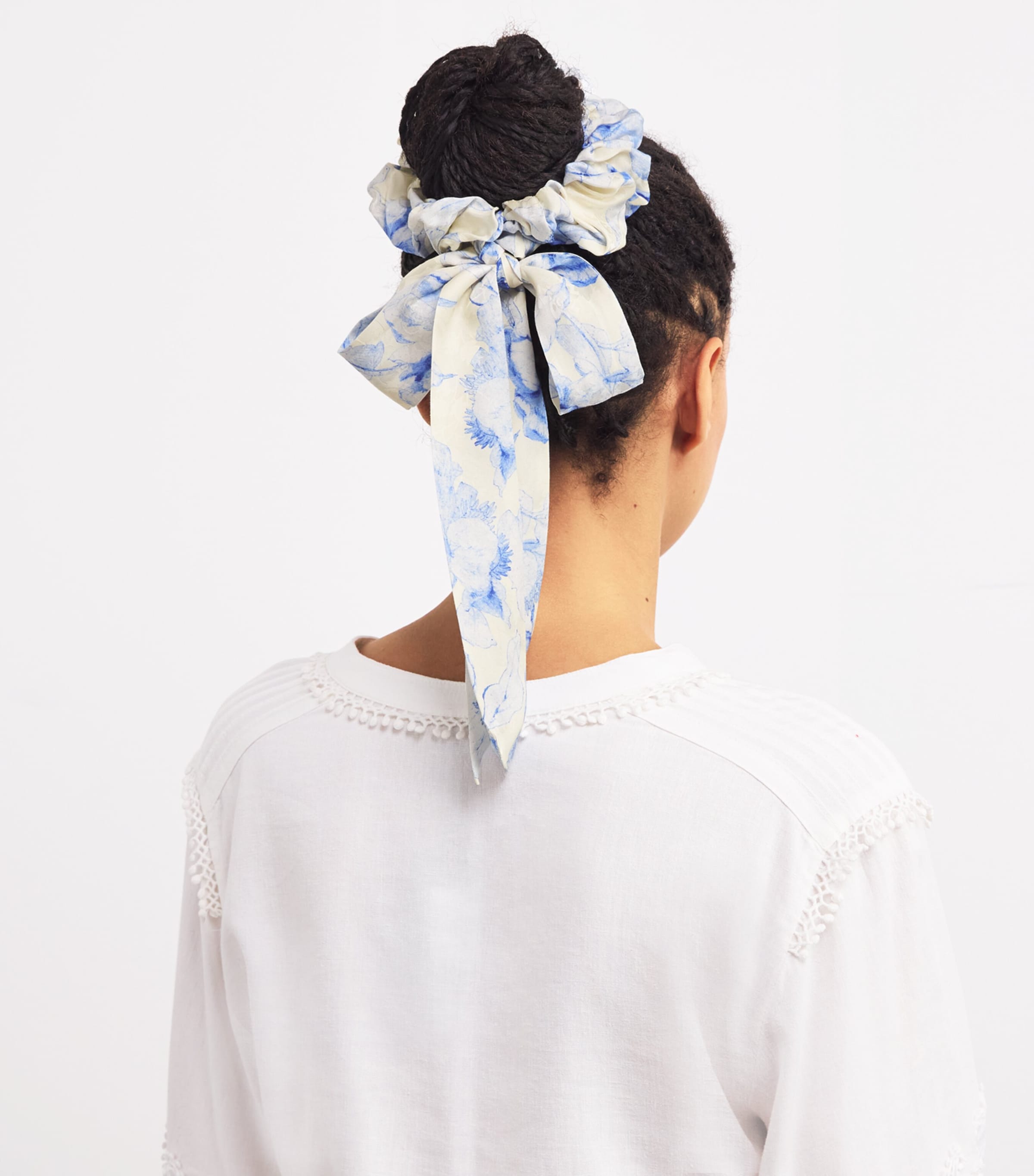 Floral Tie Scrunchie WHITE/BLUE Image 2