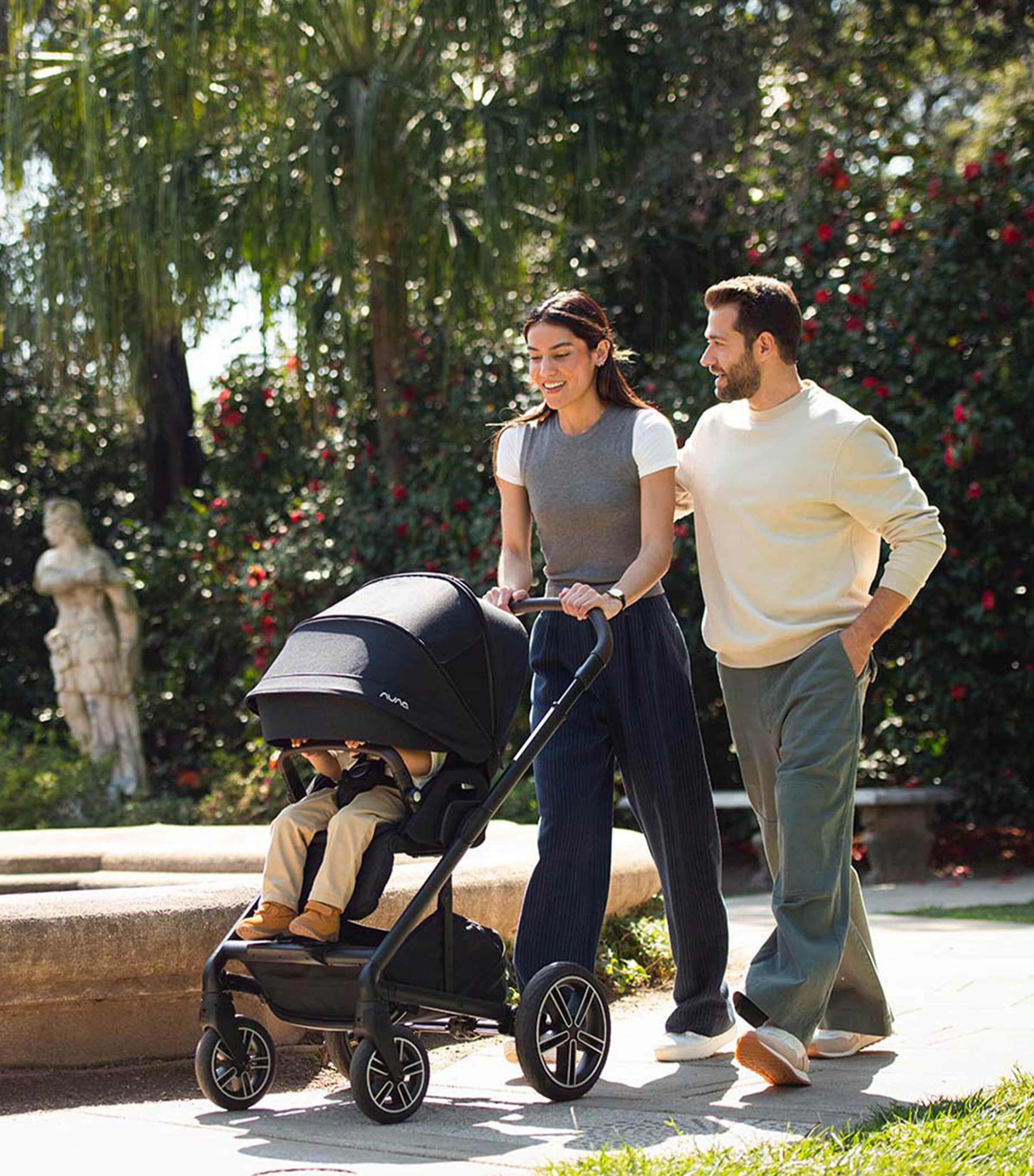 MIXX Next Pushchair and Carry Cot, ARRA Flex Car Seat and BASE Curv Adaptor Bundle CAVIAR Image 3