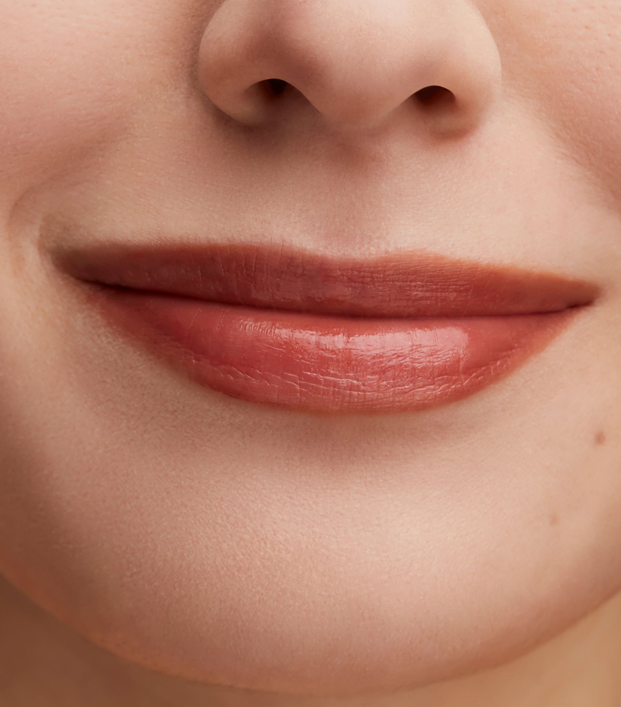 Lustreglass Sheer-Shine Lipstick POSH PIT Image 4