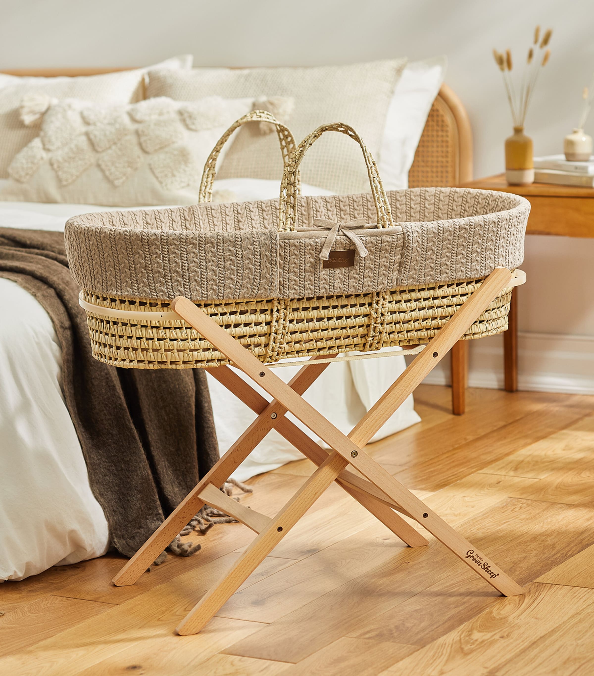 Knitted Moses Basket and Mattress TRUFFLE Image 4