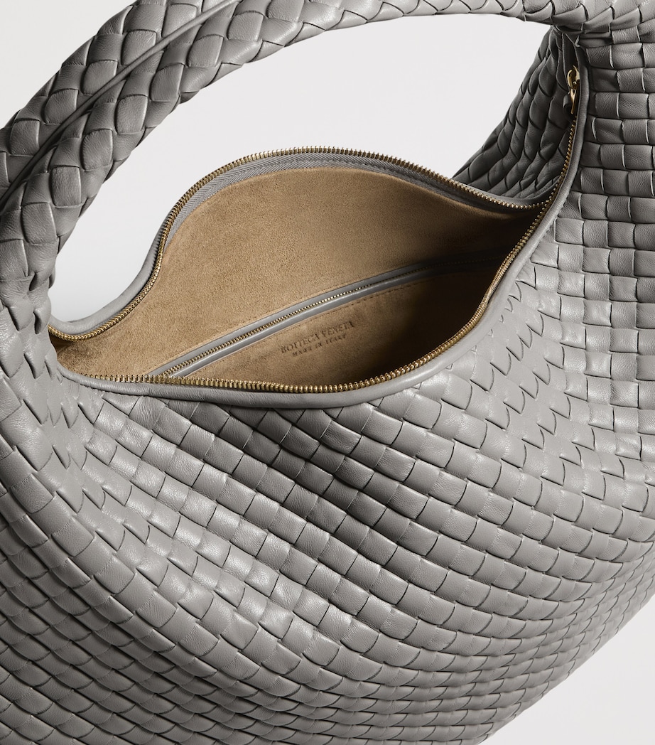 Bottega Veneta Womens Maxi Leather Veneta Shoulder Bag Image 2
