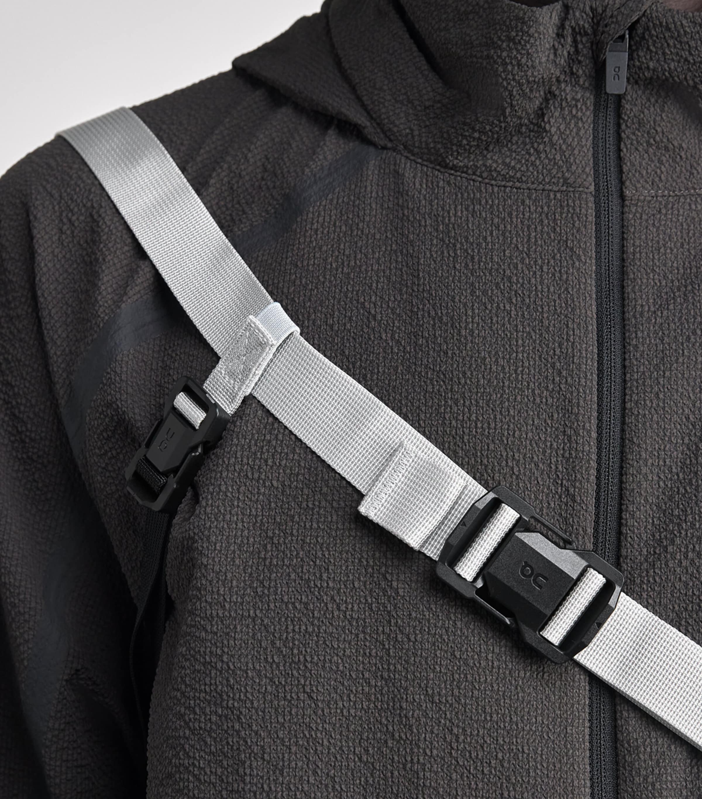 On Sling Pack Cross-Body Bag Glacier | Black Image 4