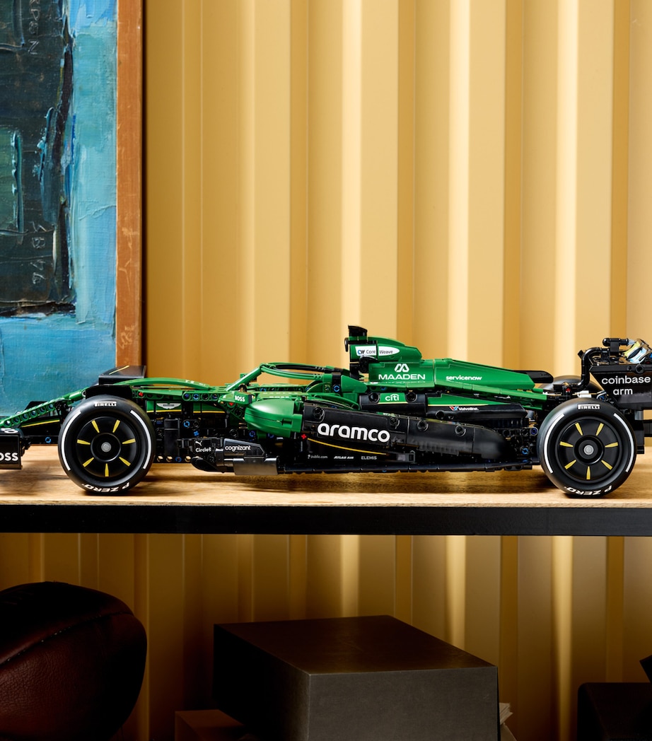 Lego TECHNIC Aston Martin Aramco AMR25 F1 Car Set 42240 Image 5