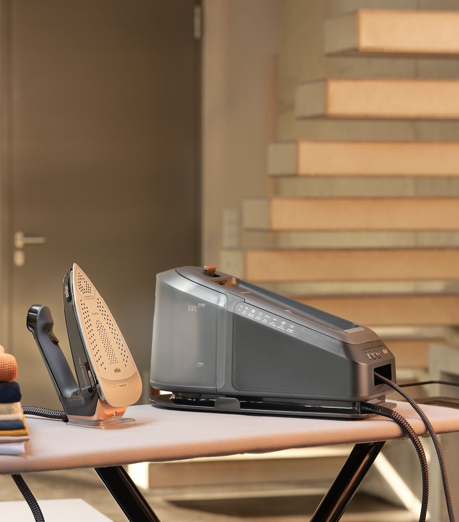 CareStyle 7 Pro Steam Generator Iron BLACK Image 4