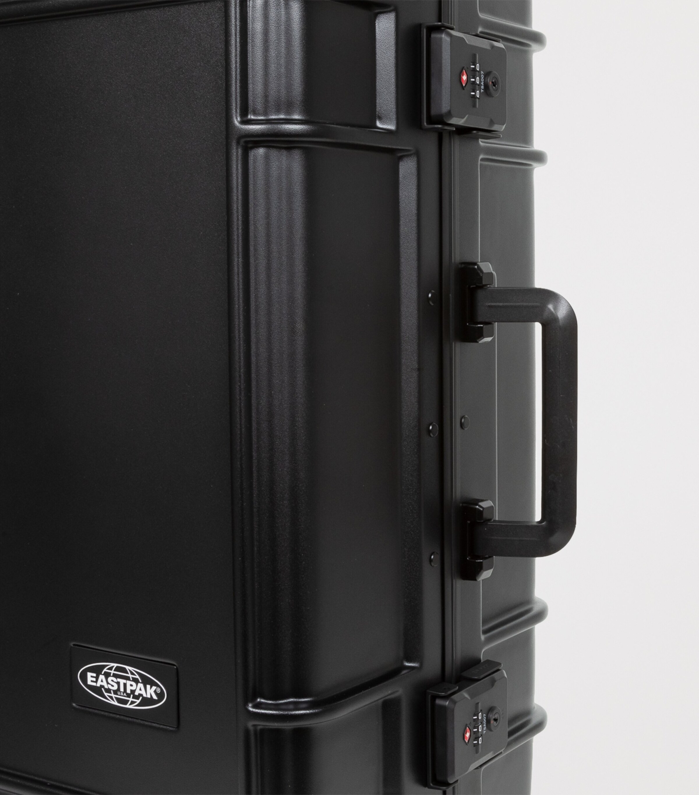 Eastpak Resist'r Check-In Suitcase (68.5cm) Black Image 11