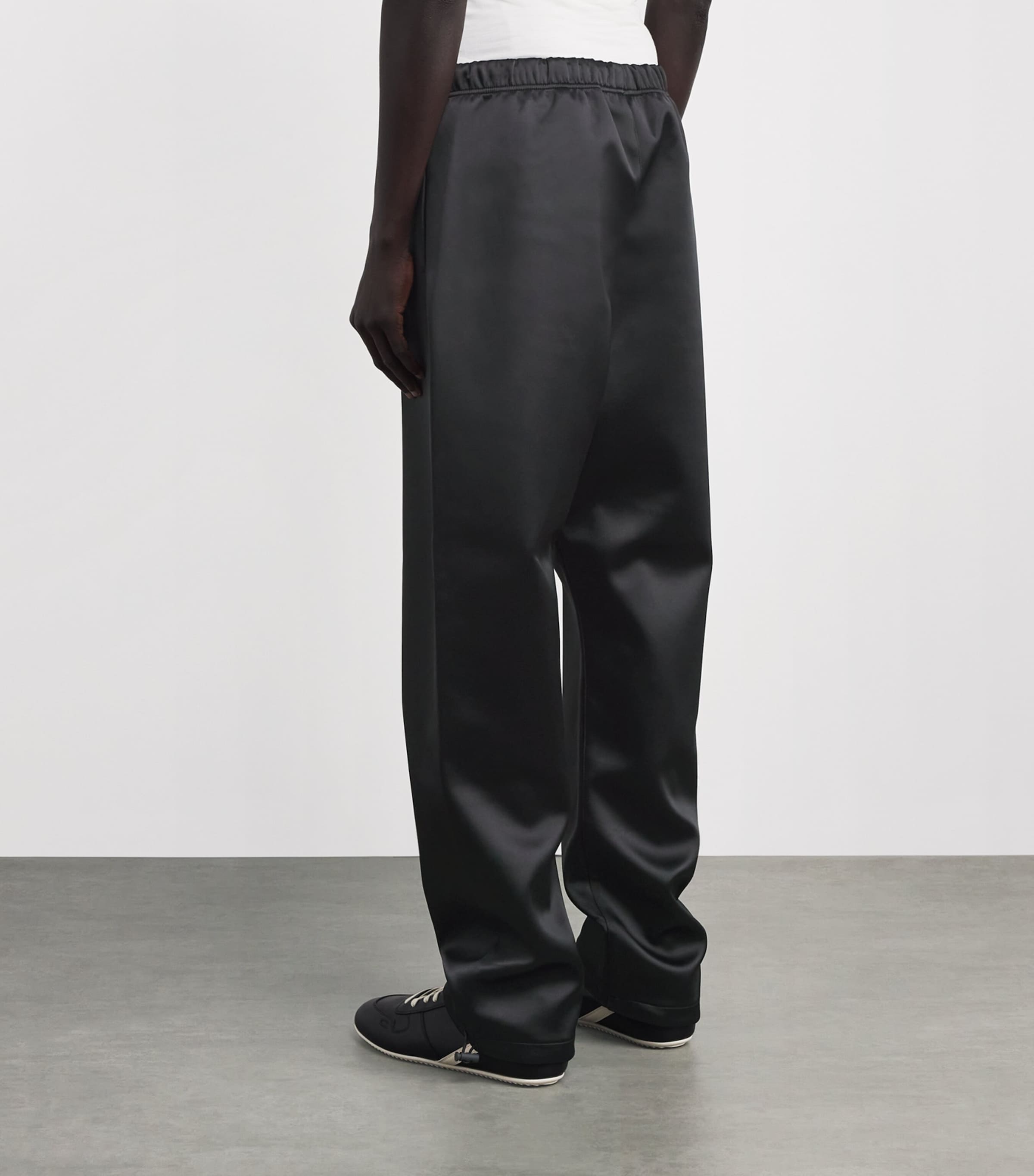 FEAR OF GOD ESSENTIALS Mens Bonded Satin Sweatpants Jet Black Image 4