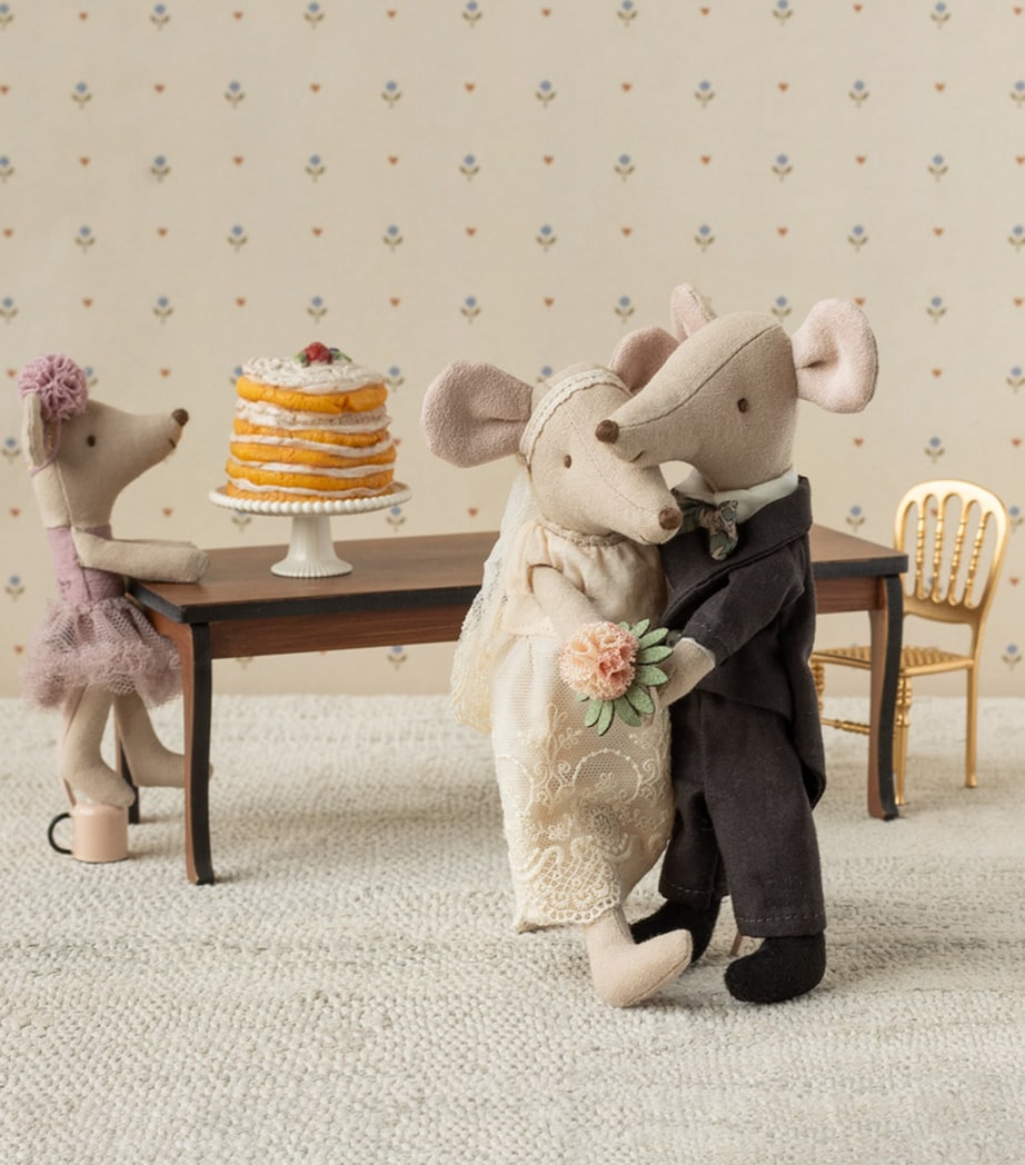 Maileg Mum and Dad Mice Wedding Box Set (16cm) Image 3