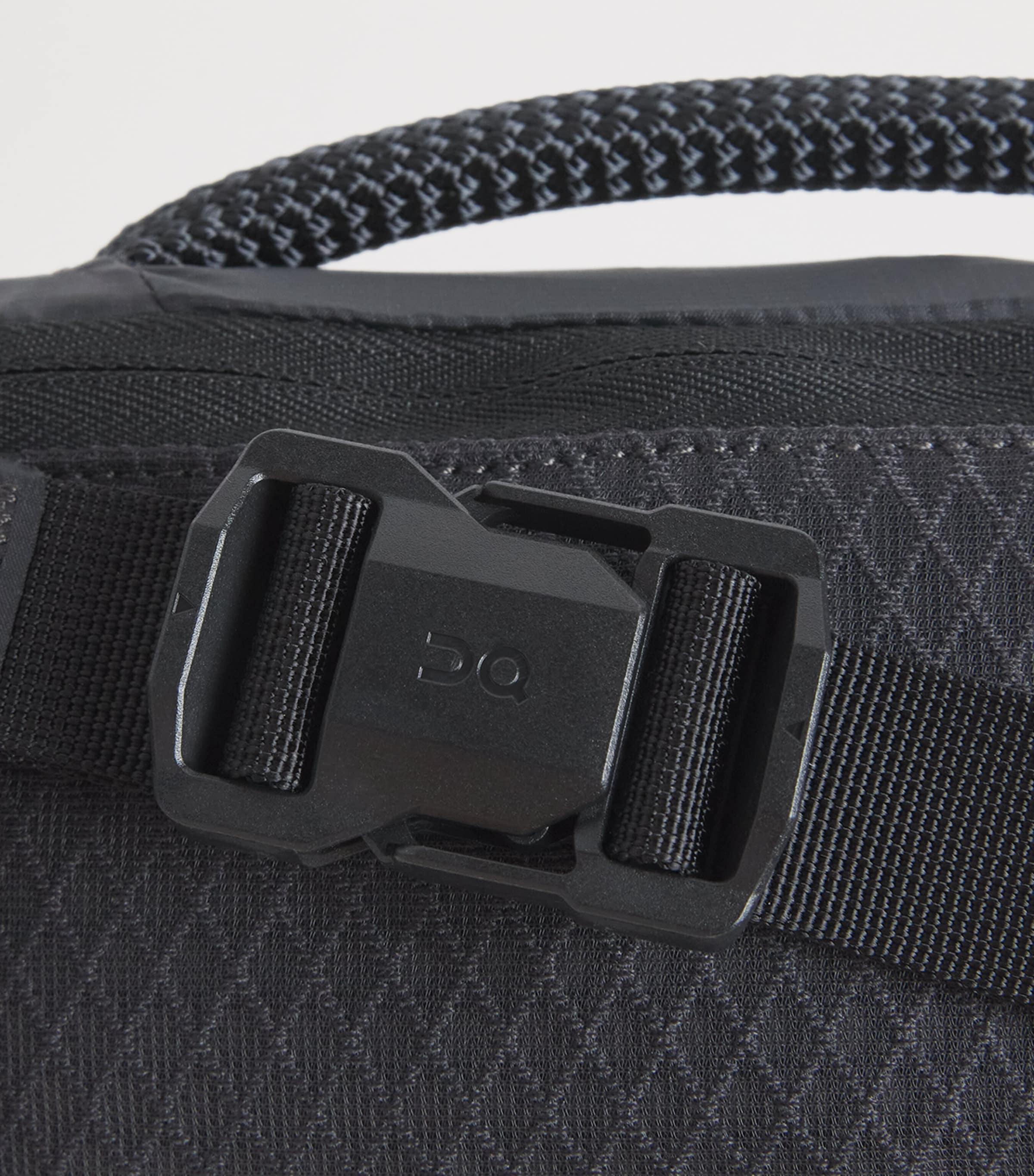 On Womens Waist Pack 2L Lite Belt Bag Magnet Image 5