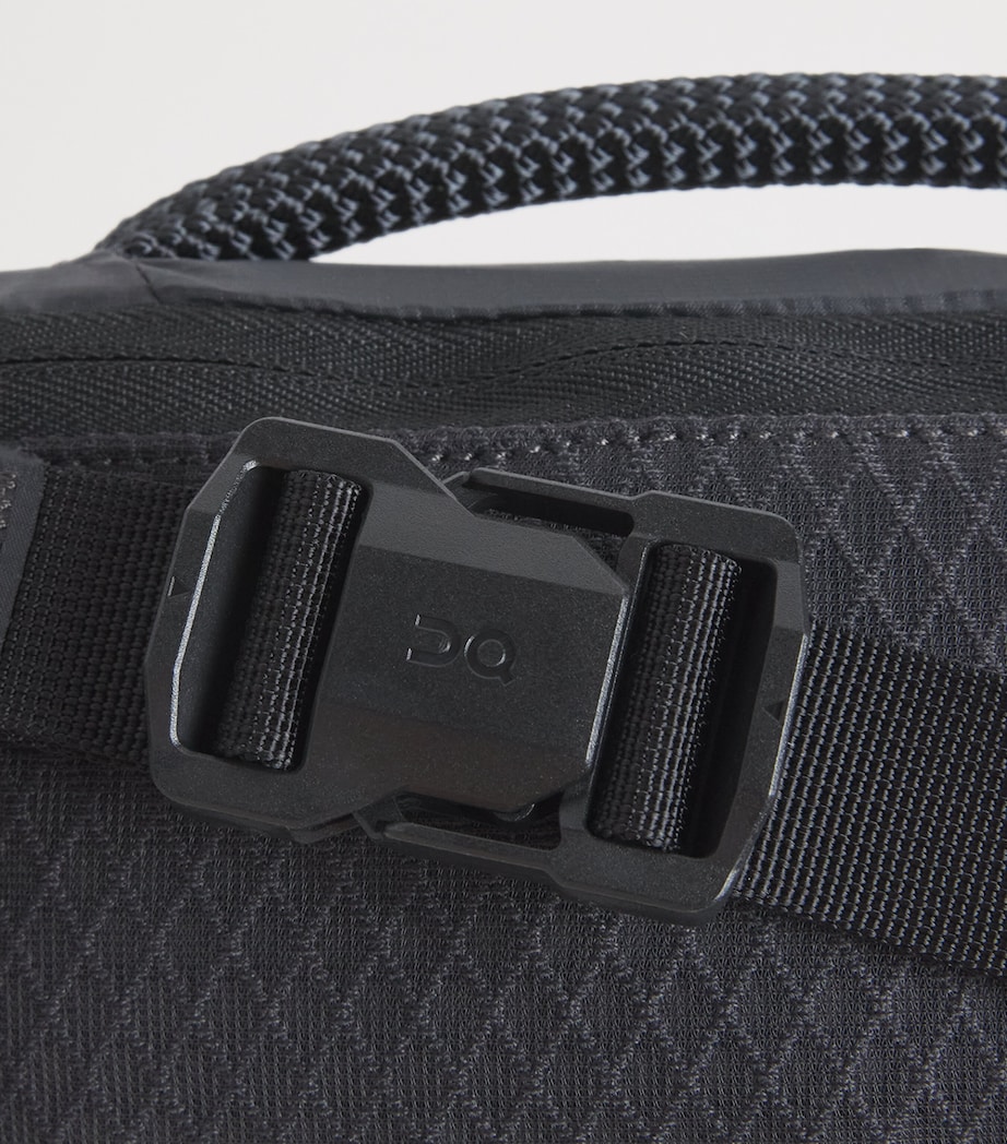 On Womens Waist Pack 2L Lite Belt Bag Magnet Image 5
