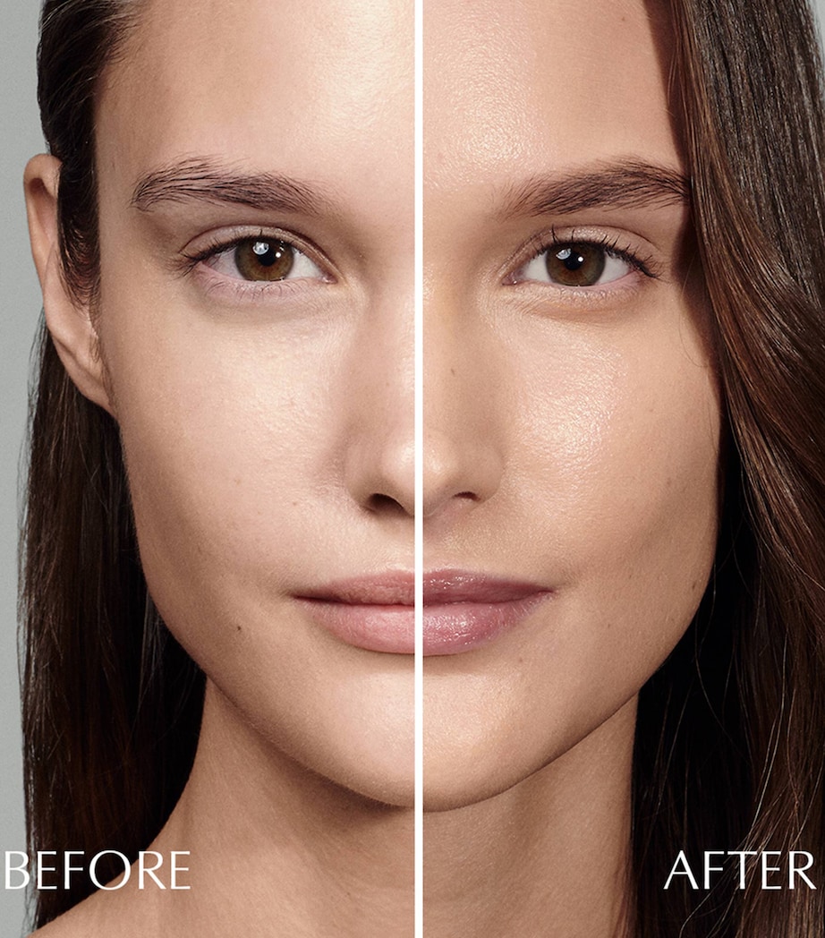 Futurist Hydra Rescue Moisturising Foundation SPF 45 1N2 ECRU Image 2