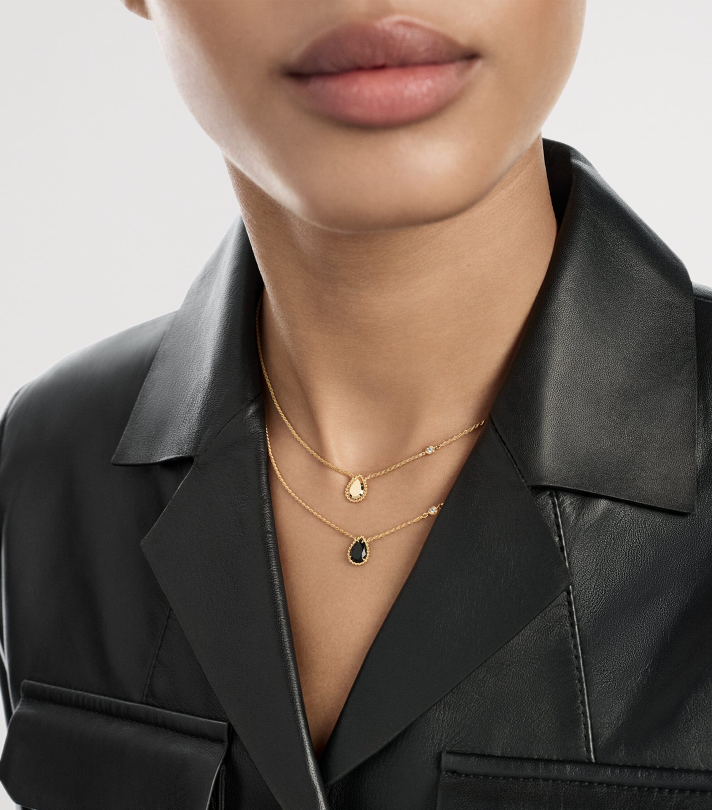 Boucheron Yellow Gold, Diamond and Onyx Serpent Bohème Pendant Necklace Yellow Gold Image 2