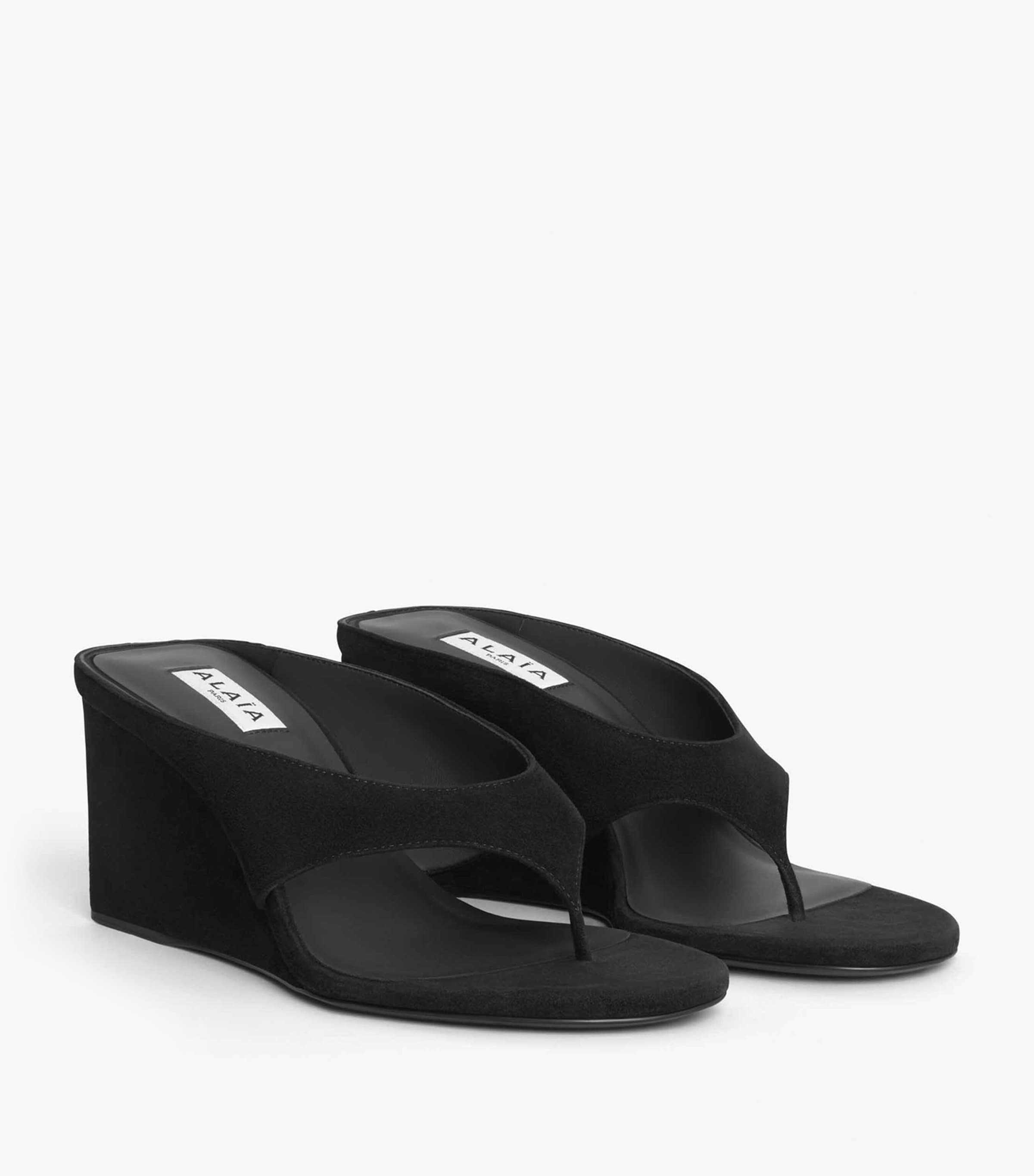 【ALAIA】CUBE スエードゴートスキン ウェッジミュール Alaïa Suede Cube Wedge Sandals 75 | Harrods US