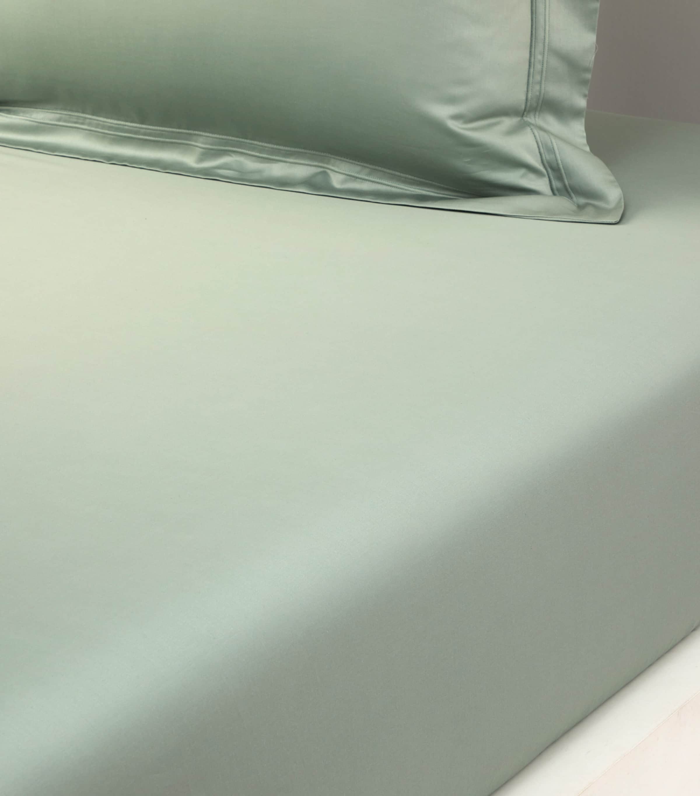 Triomphe Double Fitted Sheet (135cm x 190cm) VERONESE Image 2