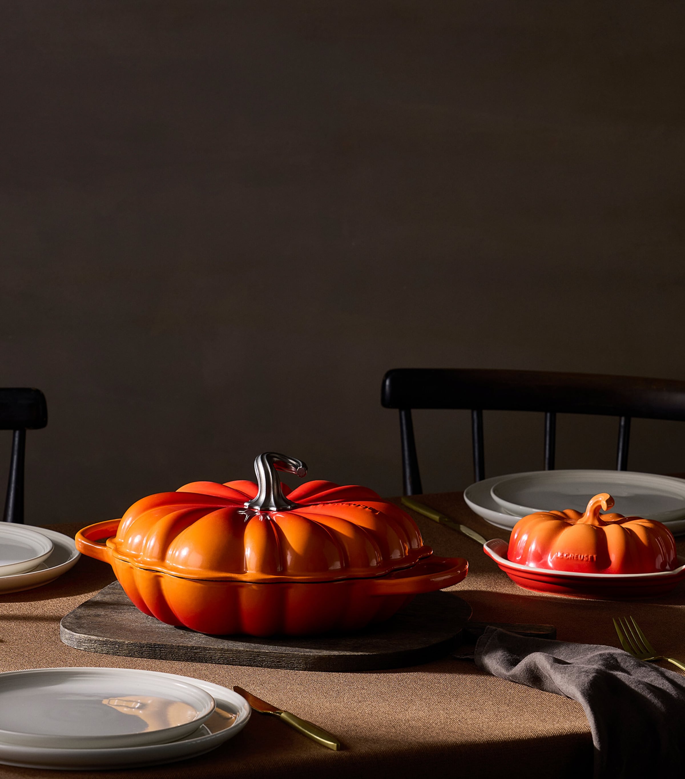 Cast Iron Pumpkin Shallow Casserole Dish (28cm) VOLCANIC Image 4