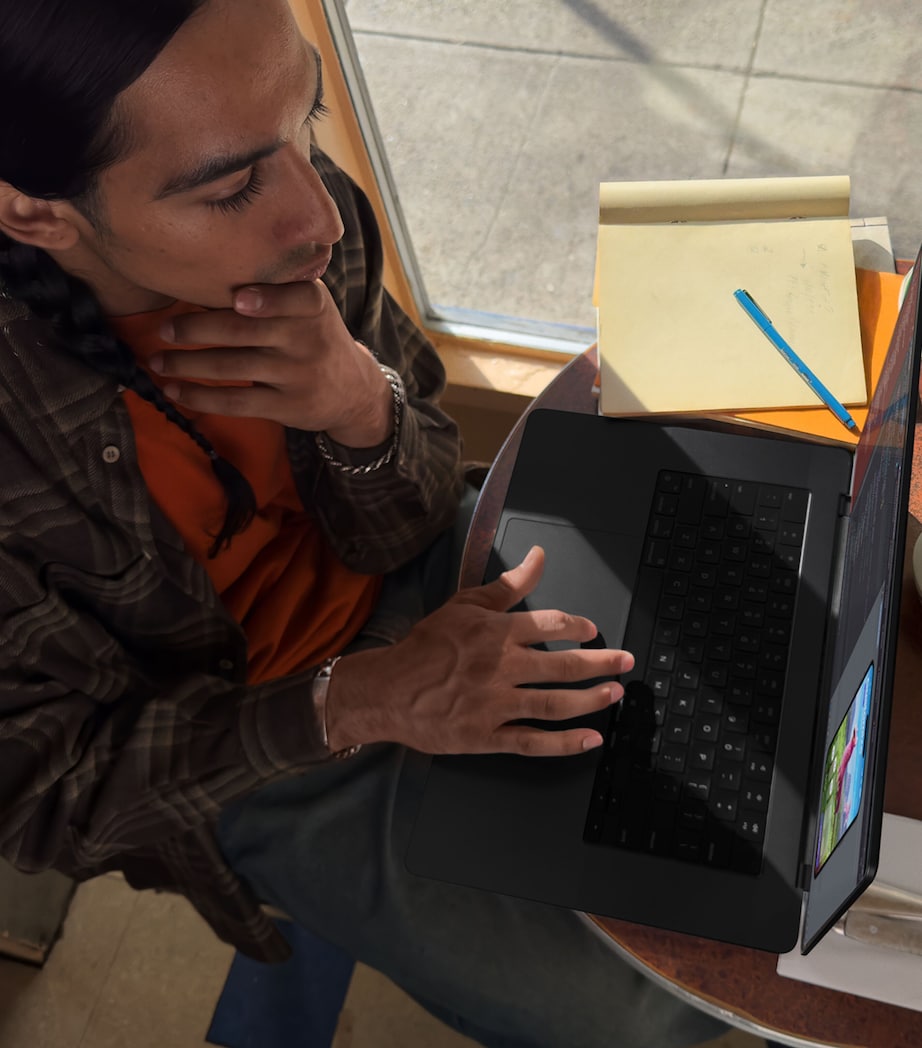 MacBook Pro 16" M3 Max Chip 30-Core GPU 1TB SSD - Silver SILVER Image 2