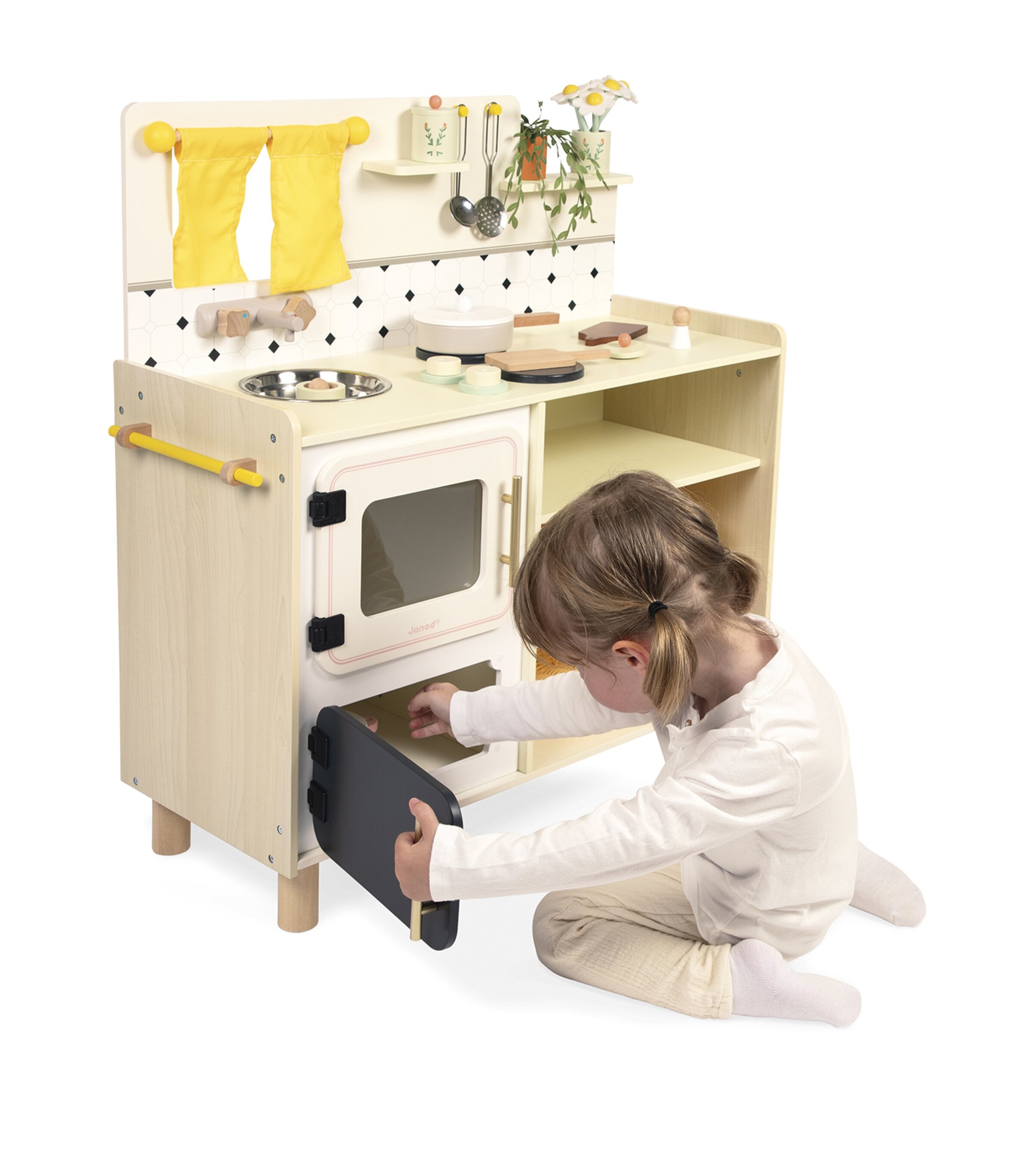 Large Well-Equipped Grandma's Kitchen MULTI Image 7