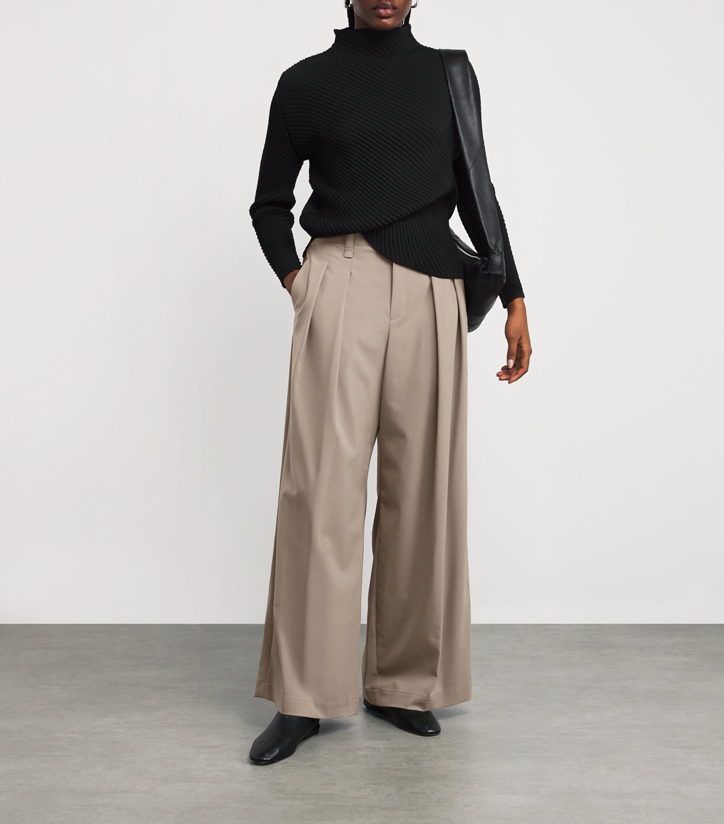 Round Trousers 10 Image 2