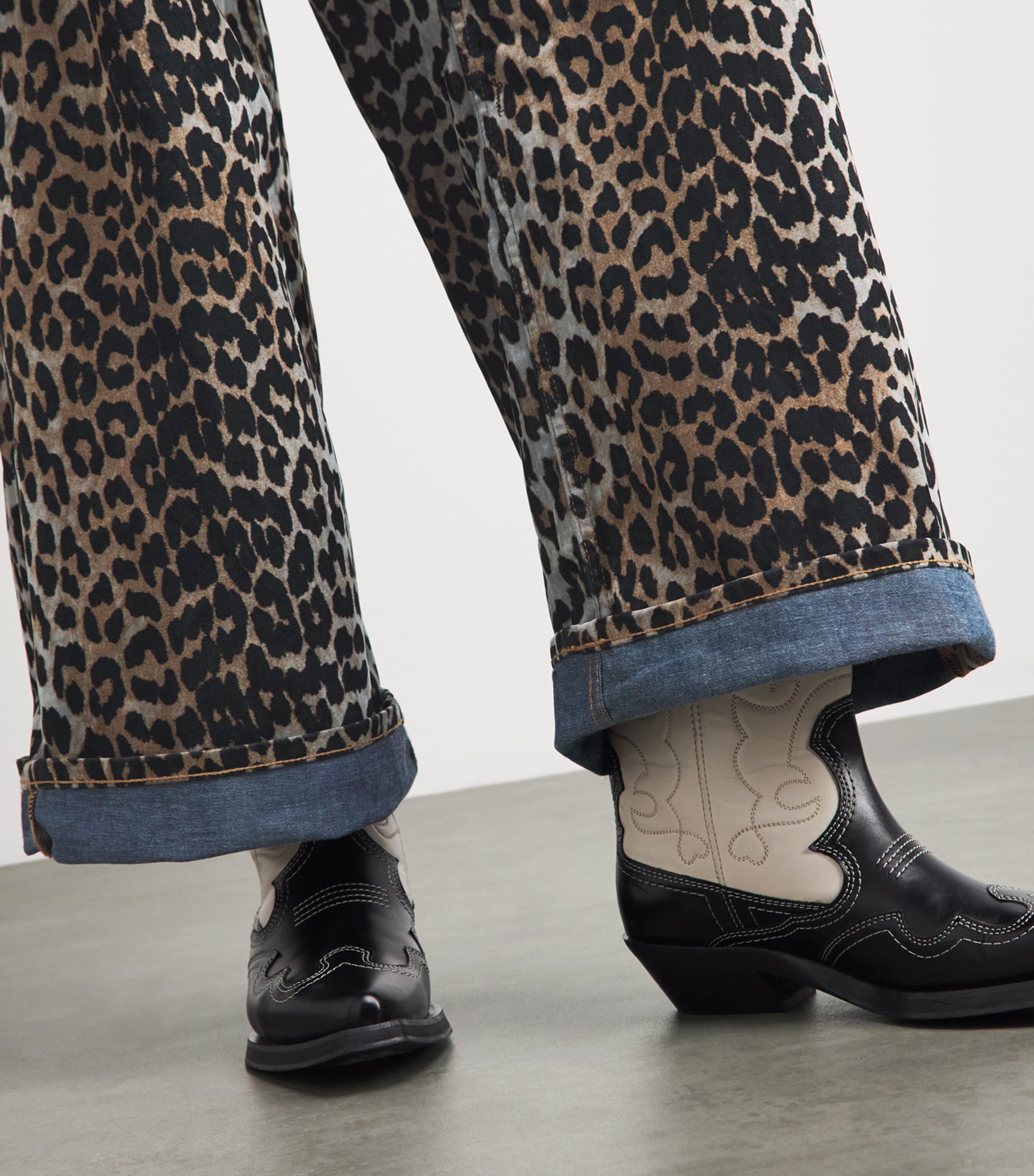 GANNI Womens Leopard Wide-Leg Jeans Almond Milk Image 3