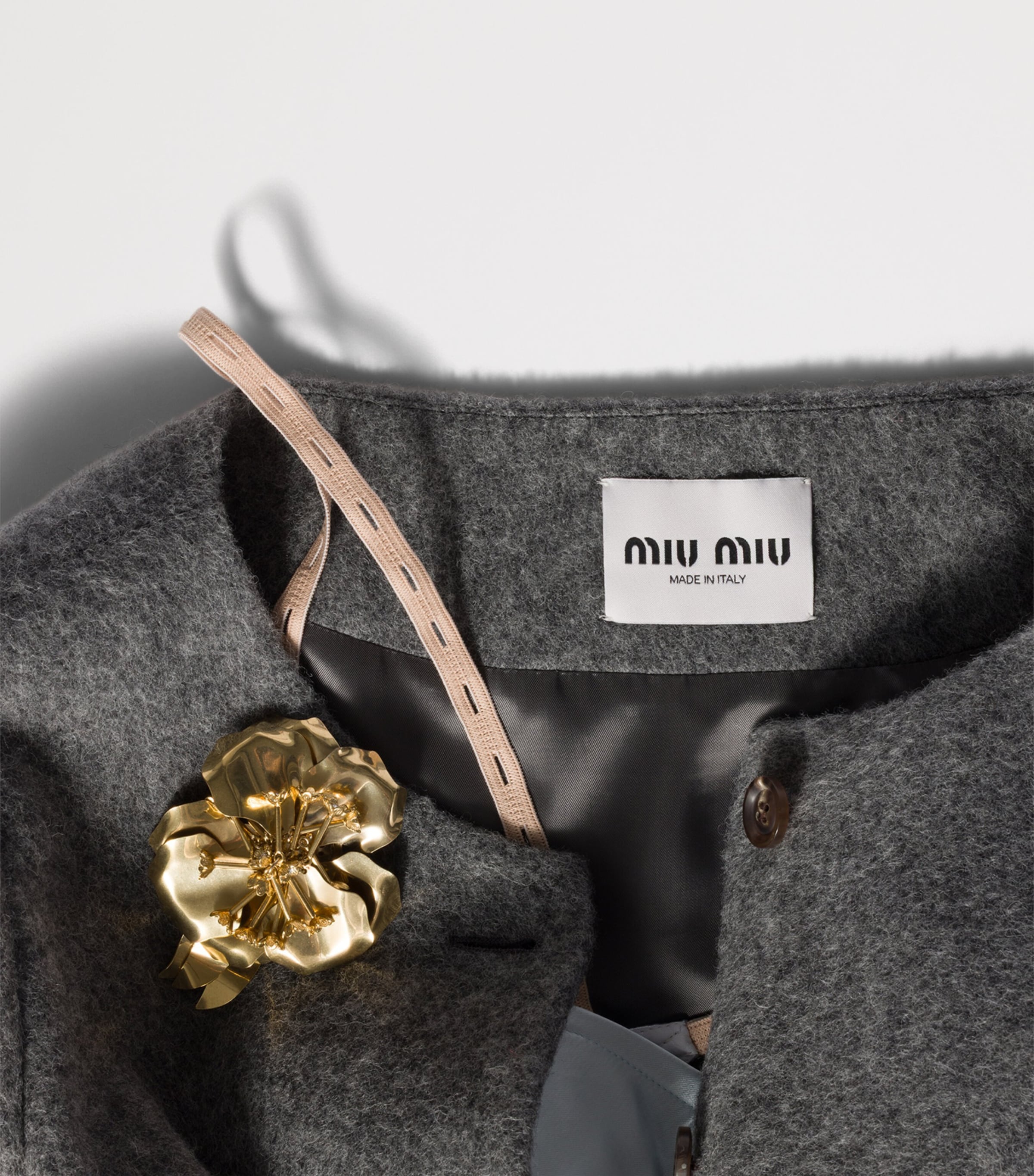 Floral Bouquet Brooch F0NXA Image 2