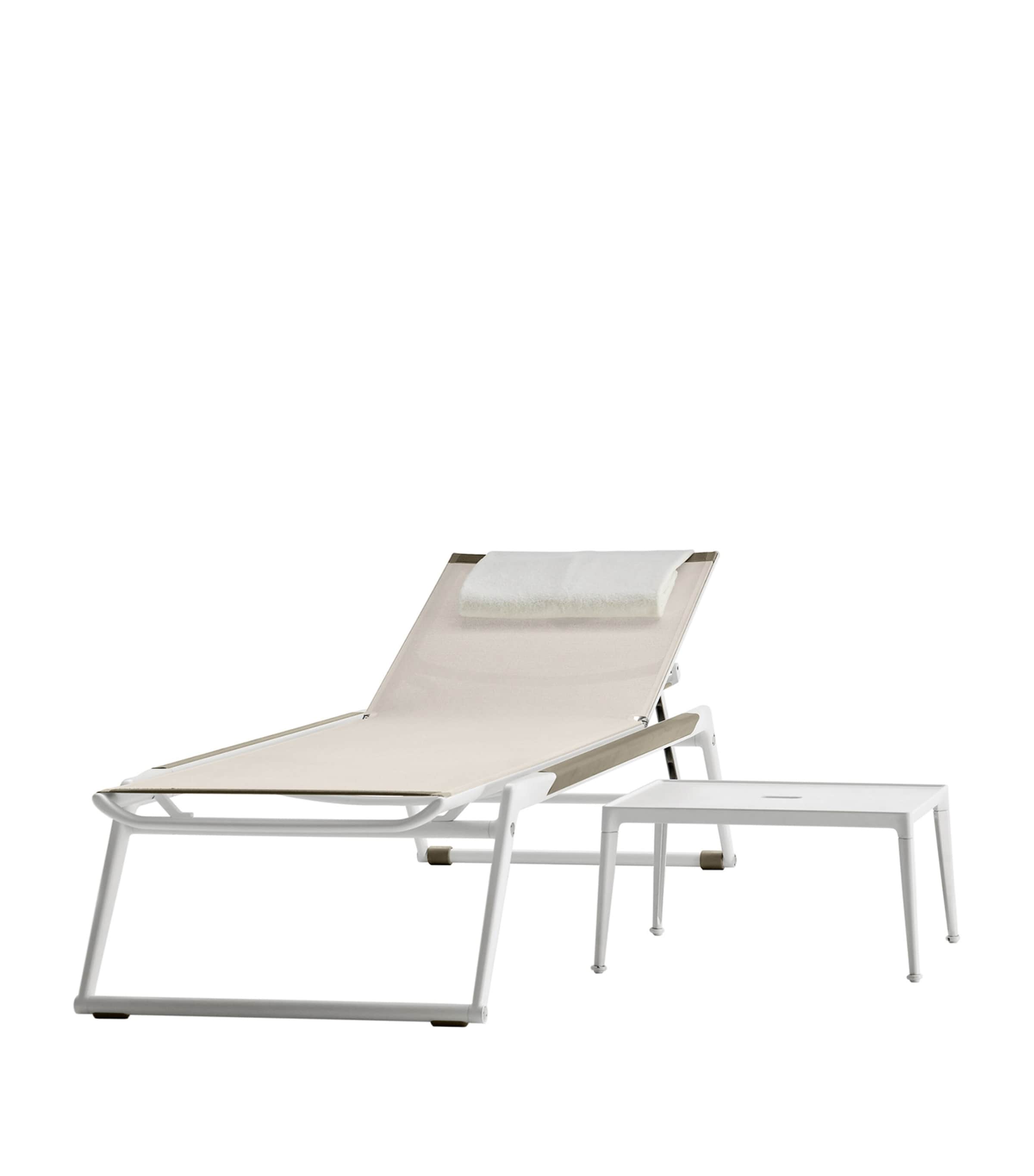 B&B Italia Mirto Cushioned Sunbed White Image 1