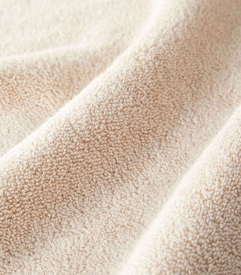 Polo Player Guest Towel (40cm x 75cm) PALE OAK Image 2