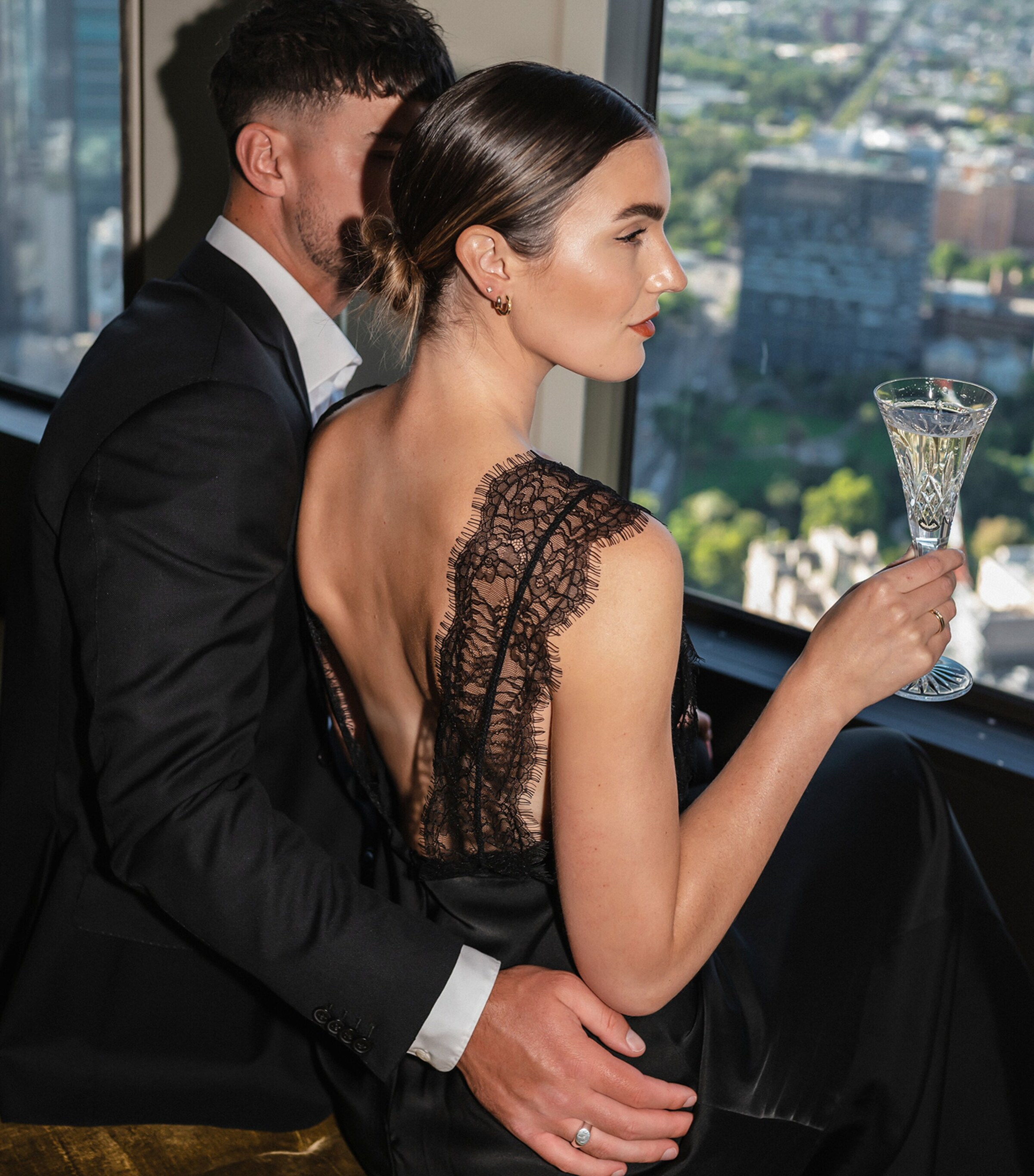 Set of 2 Lismore Toasting Flutes (170ml) CLEAR Image 2