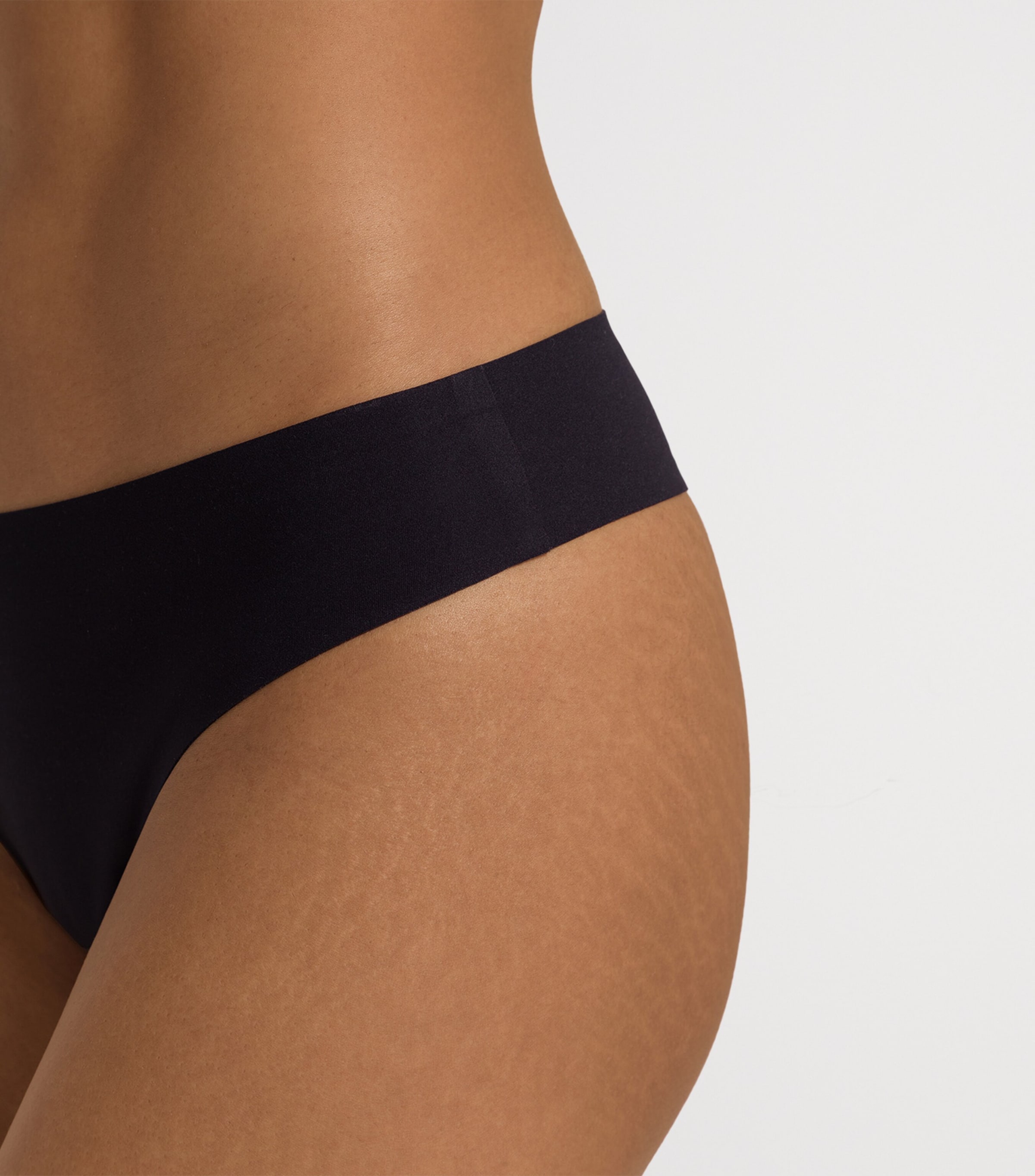 Hanro Womens Invisible Touch Thong Black Image 6