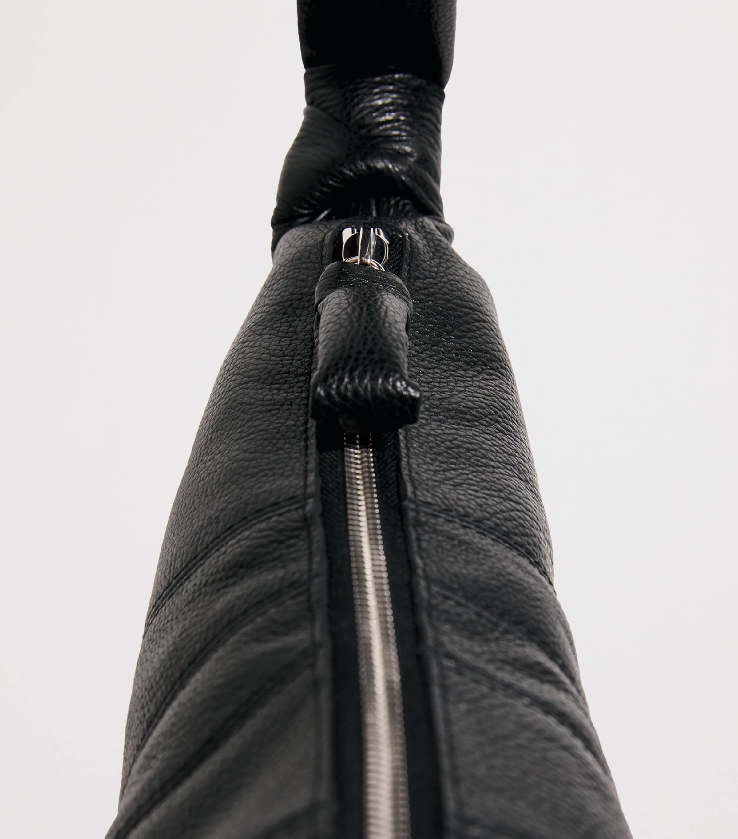 Medium Grained Leather Croissant Shoulder Bag BK999 BLACK Image 6