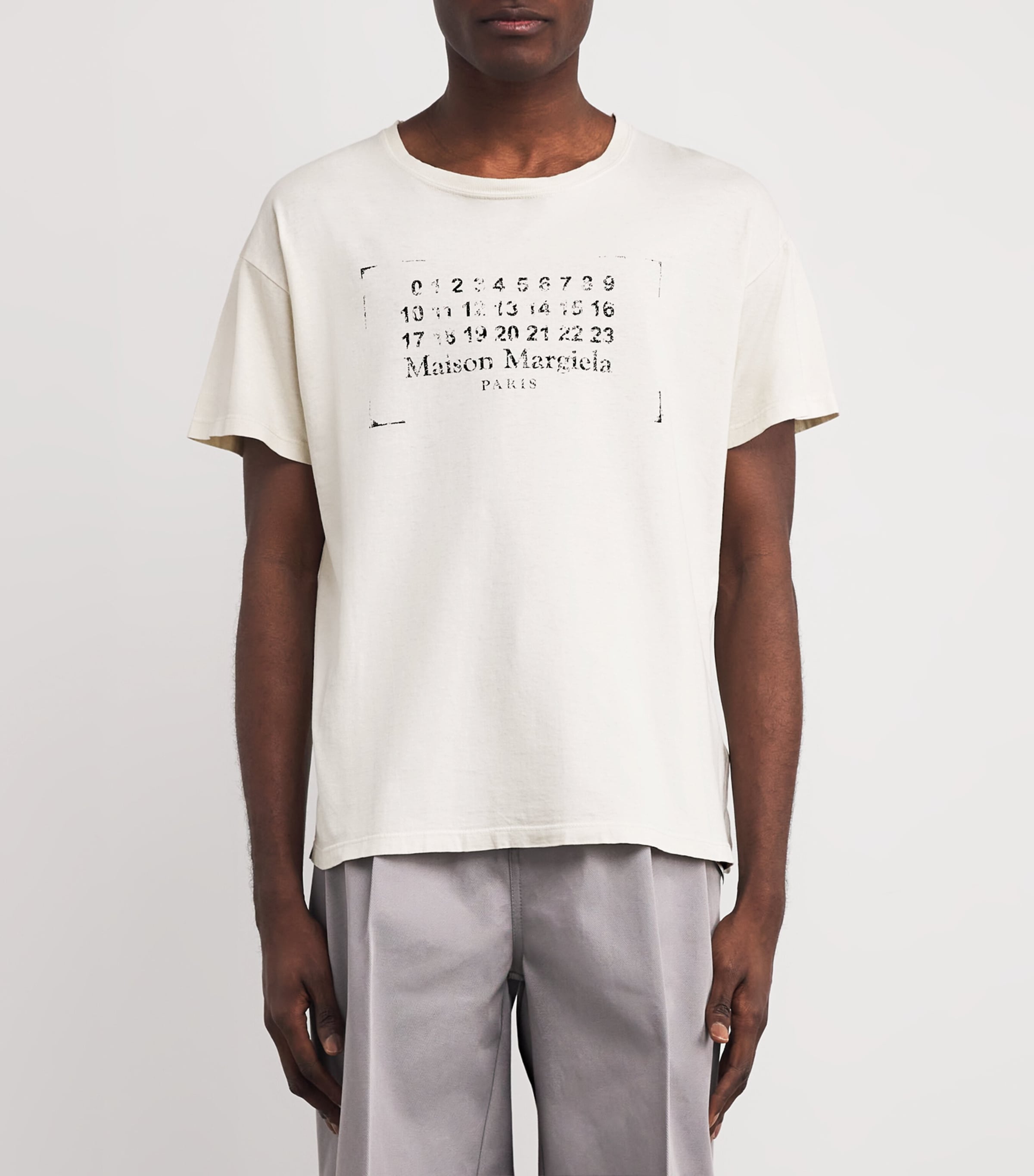 Maison Margiela マルジェラ　 Tシャツ アイボリー Maison Margiela Ivory Cotton Faded Logo T-Shirt | Harrods US