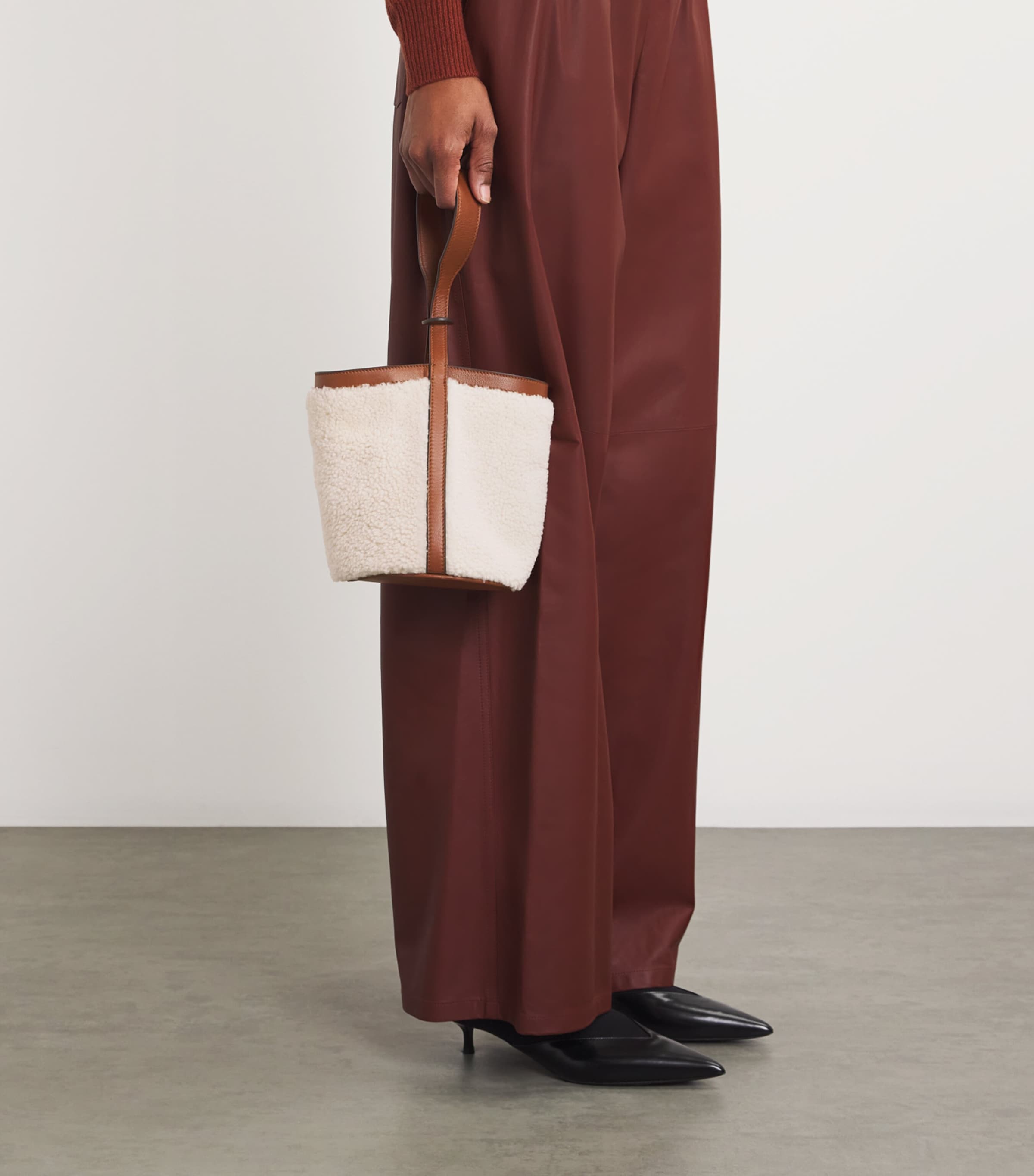 Shearling-Leather Bucket Bag A0624 Image 5