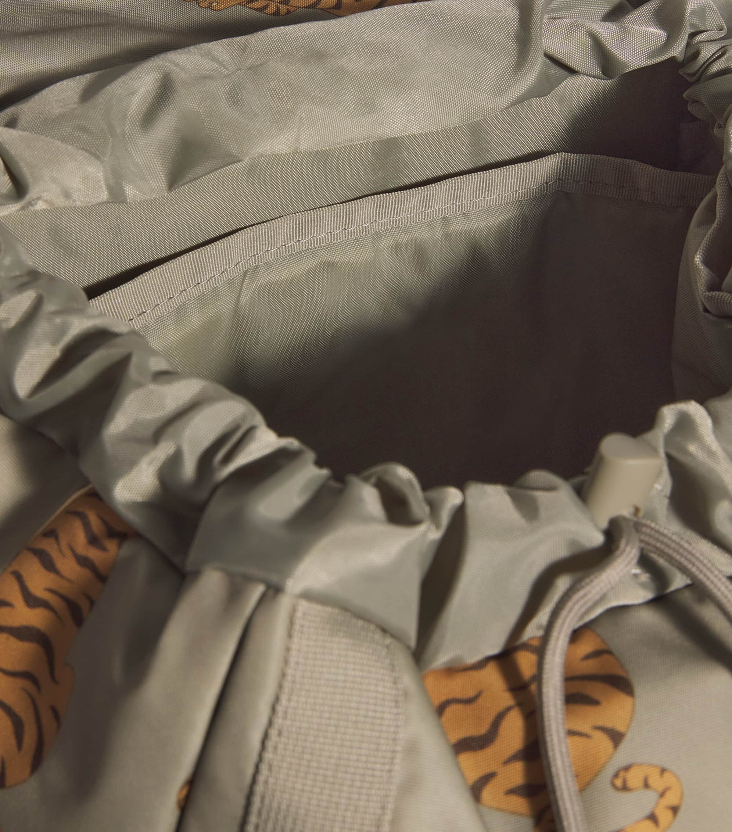 Printed Clover Backpack P10130TIGER OAK Image 4