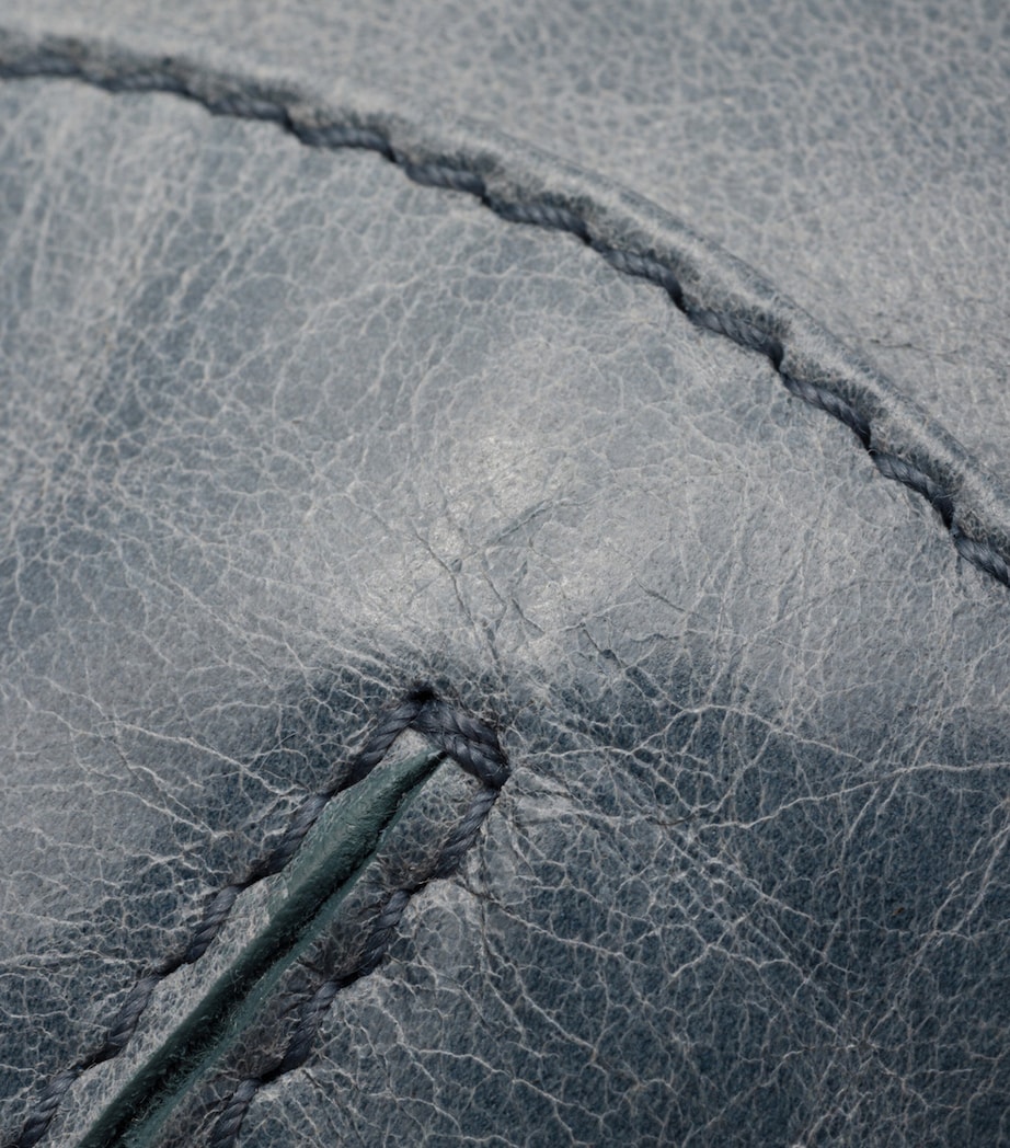 Medium Leather Re-Edition 2002 Shoulder Bag F03X2 Image 5