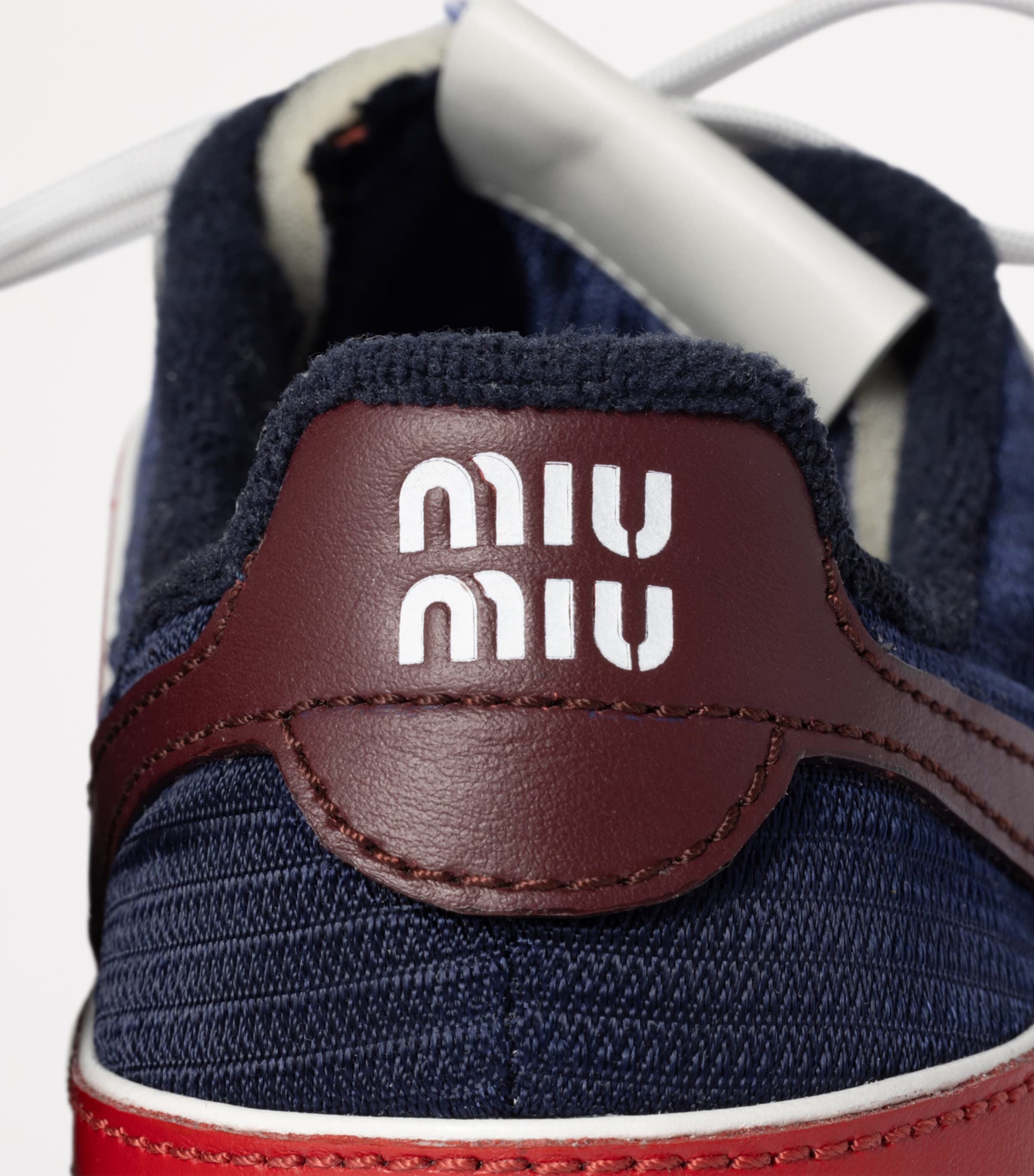 Gymnasium Sneakers F001Z Image 3