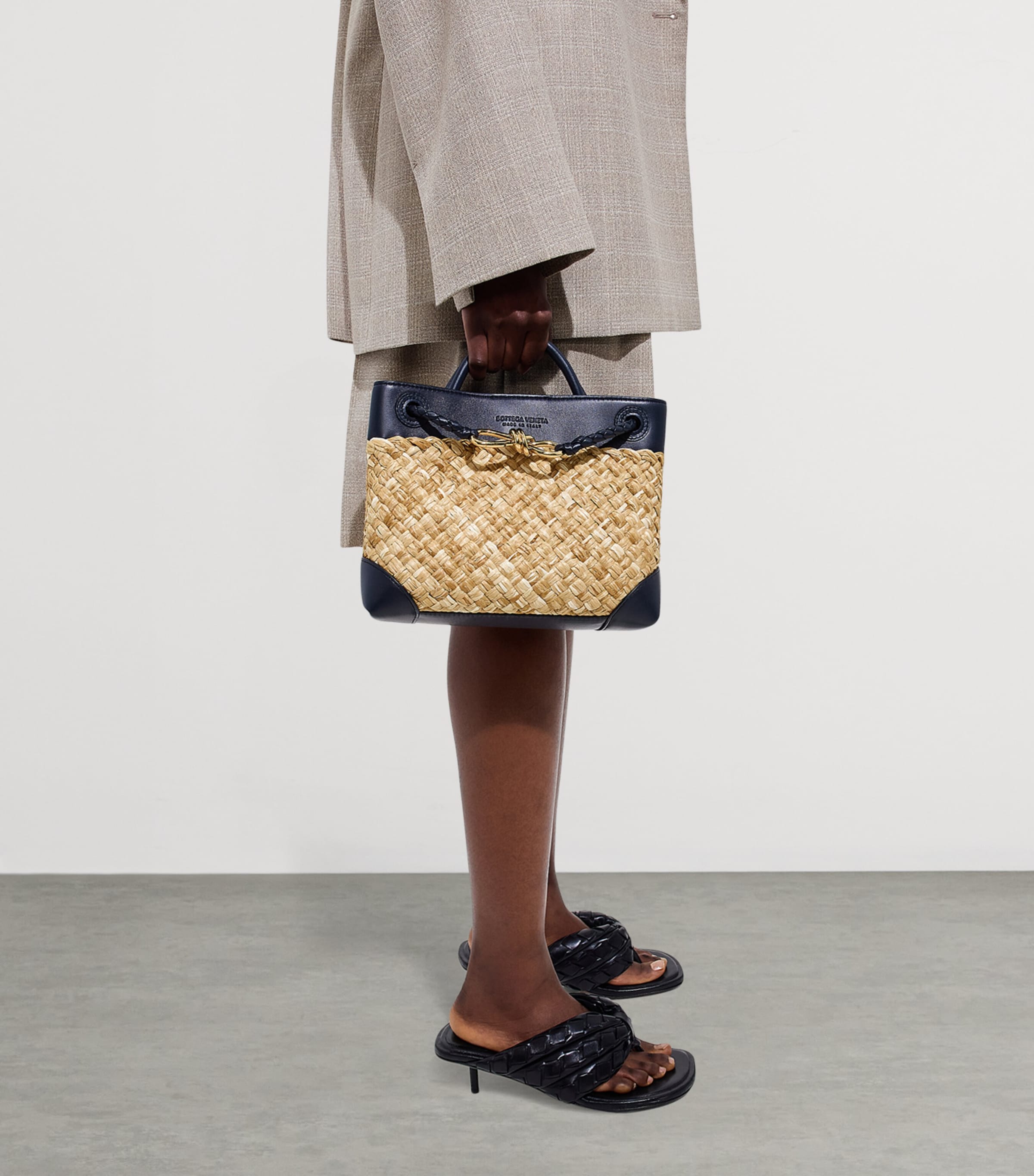 Bottega Veneta Womens Small Raffia Andiamo Top-Handle Bag Image 6