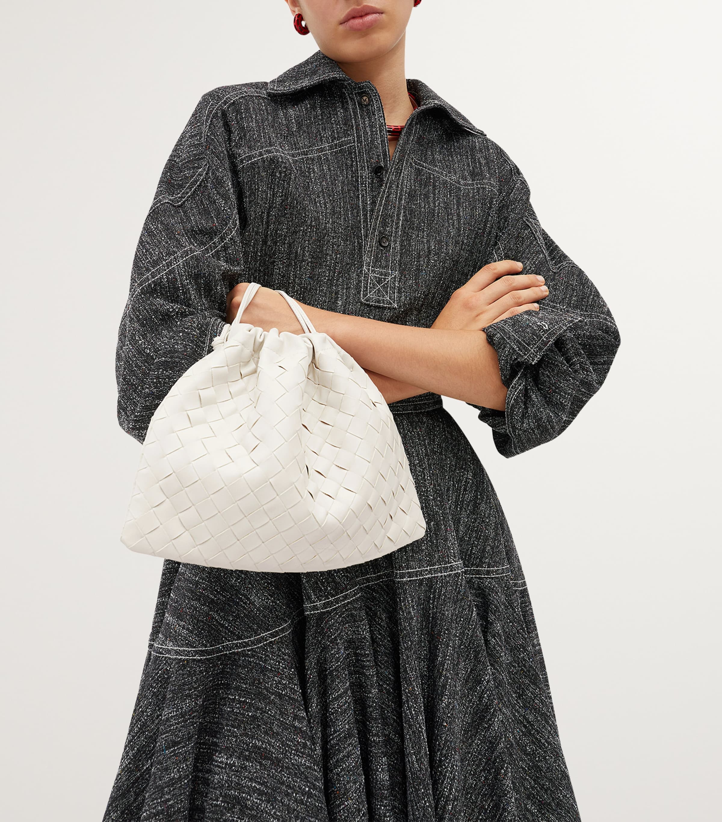 ハンドバッグ BOTTEGA VENETA Intrecciato Dustbag medium Bottega Veneta - Medium Dustbag Black Intreccio Clutch