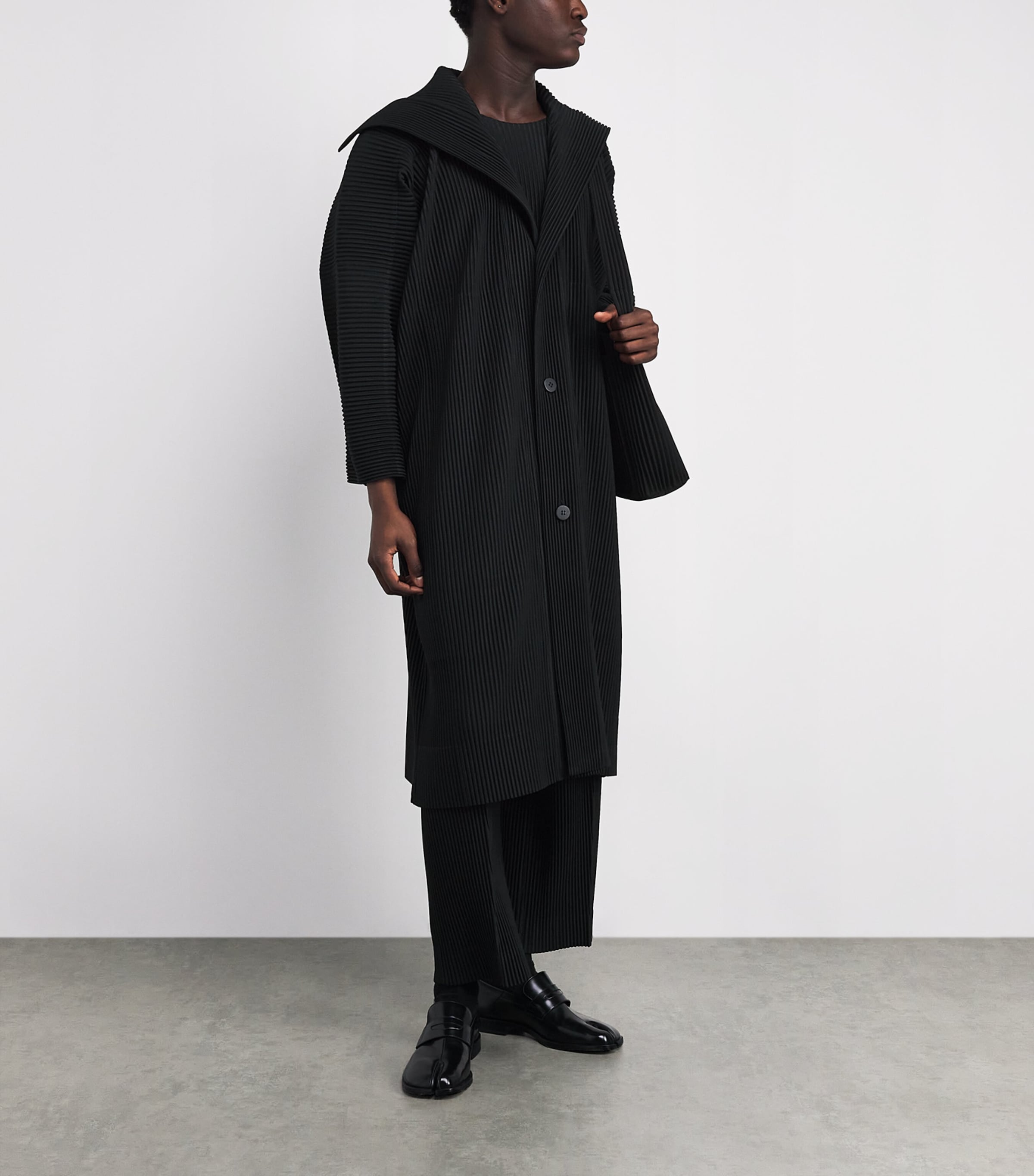 Pleated Long Coat 15-BLACK Image 2